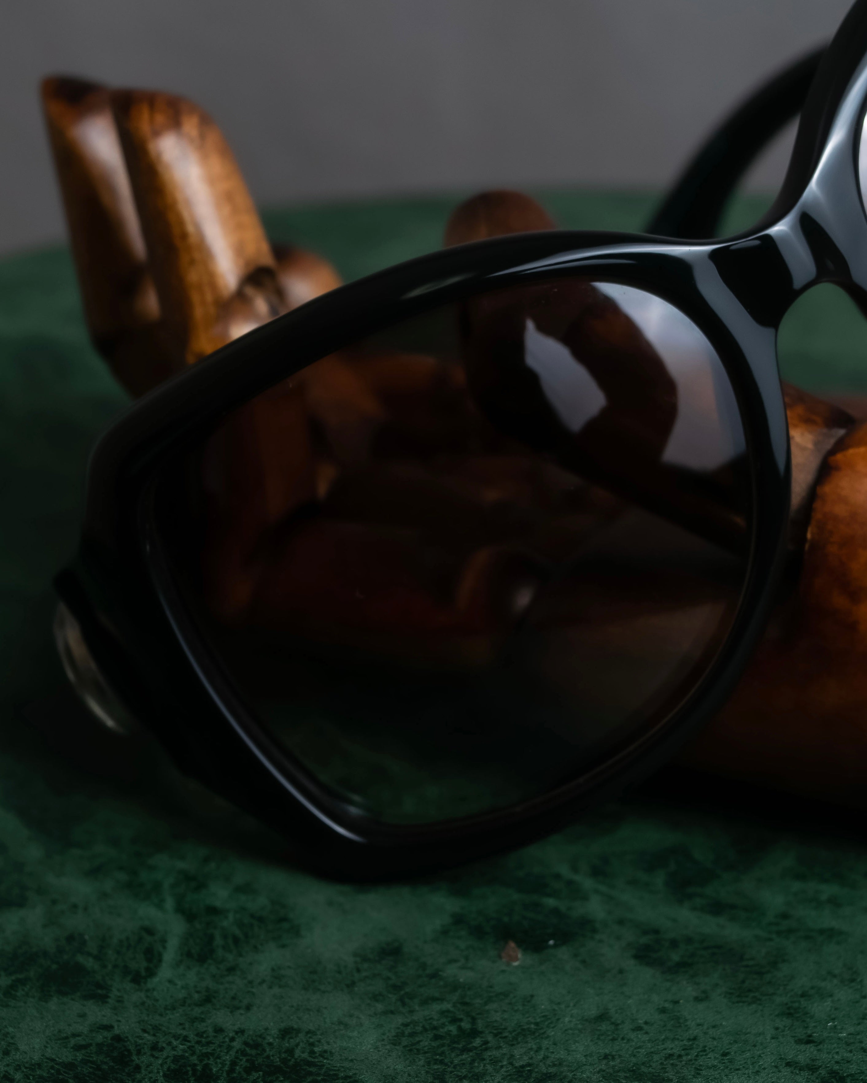 "GUCCI" Butterfly frame GG logo engraved sunglasses