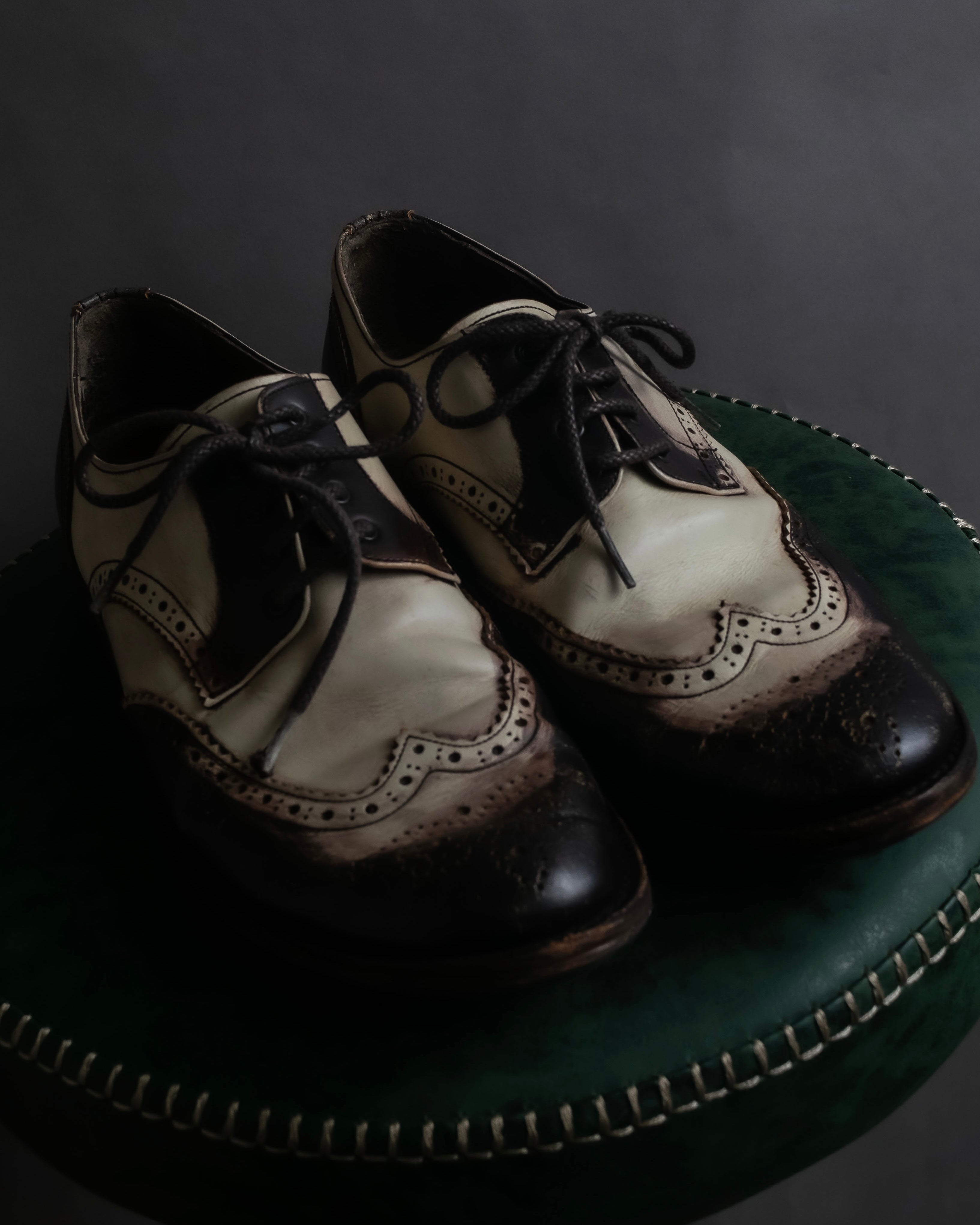 "ISSEY MIYAKE" Fade color wingtip leather shoes