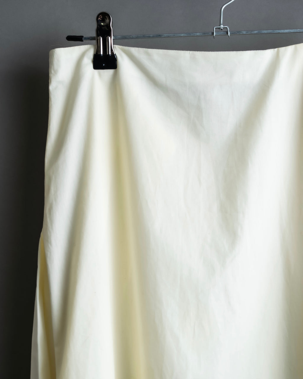 "FENDI" hole pattern and tack designed skirt