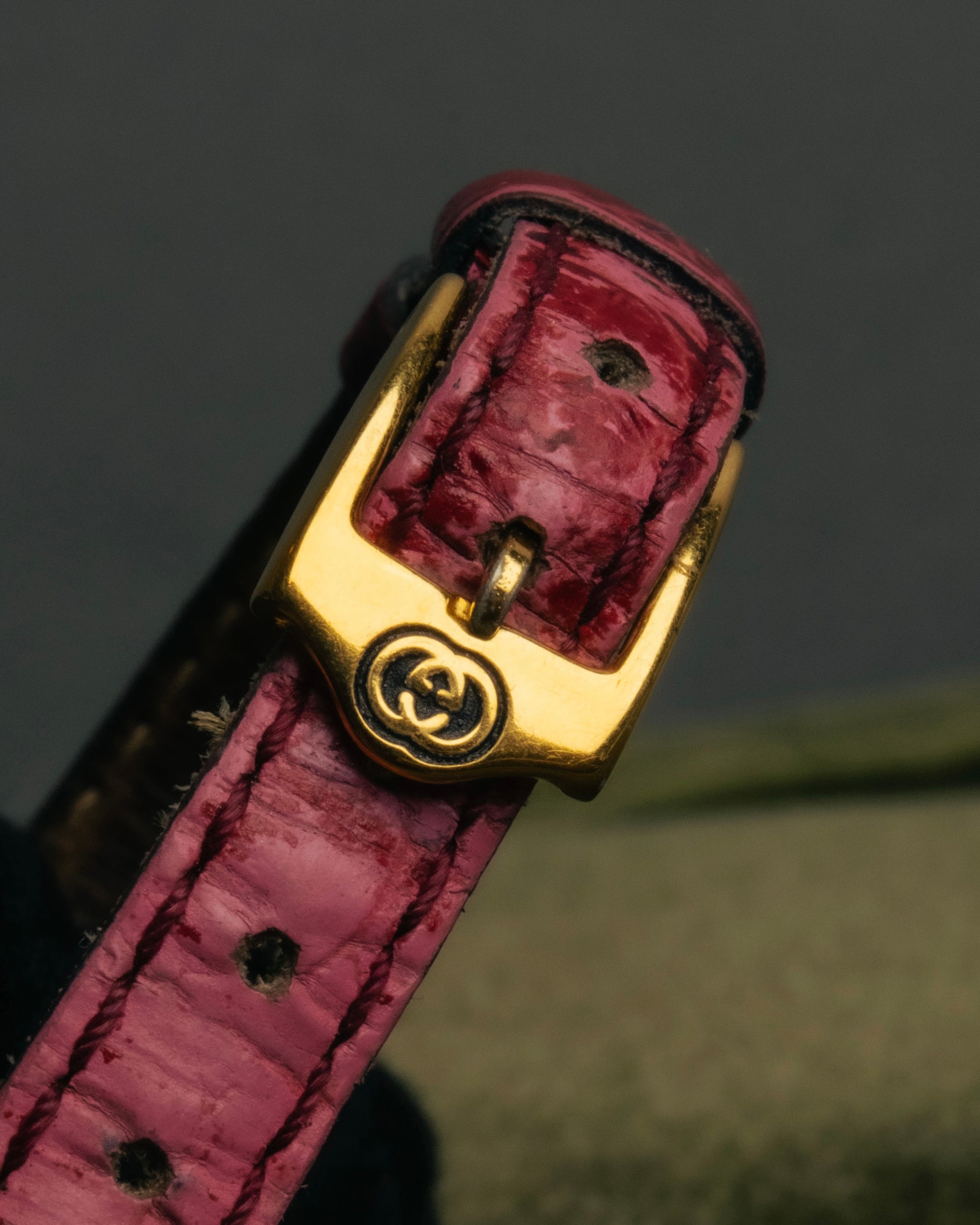 "GUCCI" 80's-90's Sherry line web stripe round watch with roman dial
