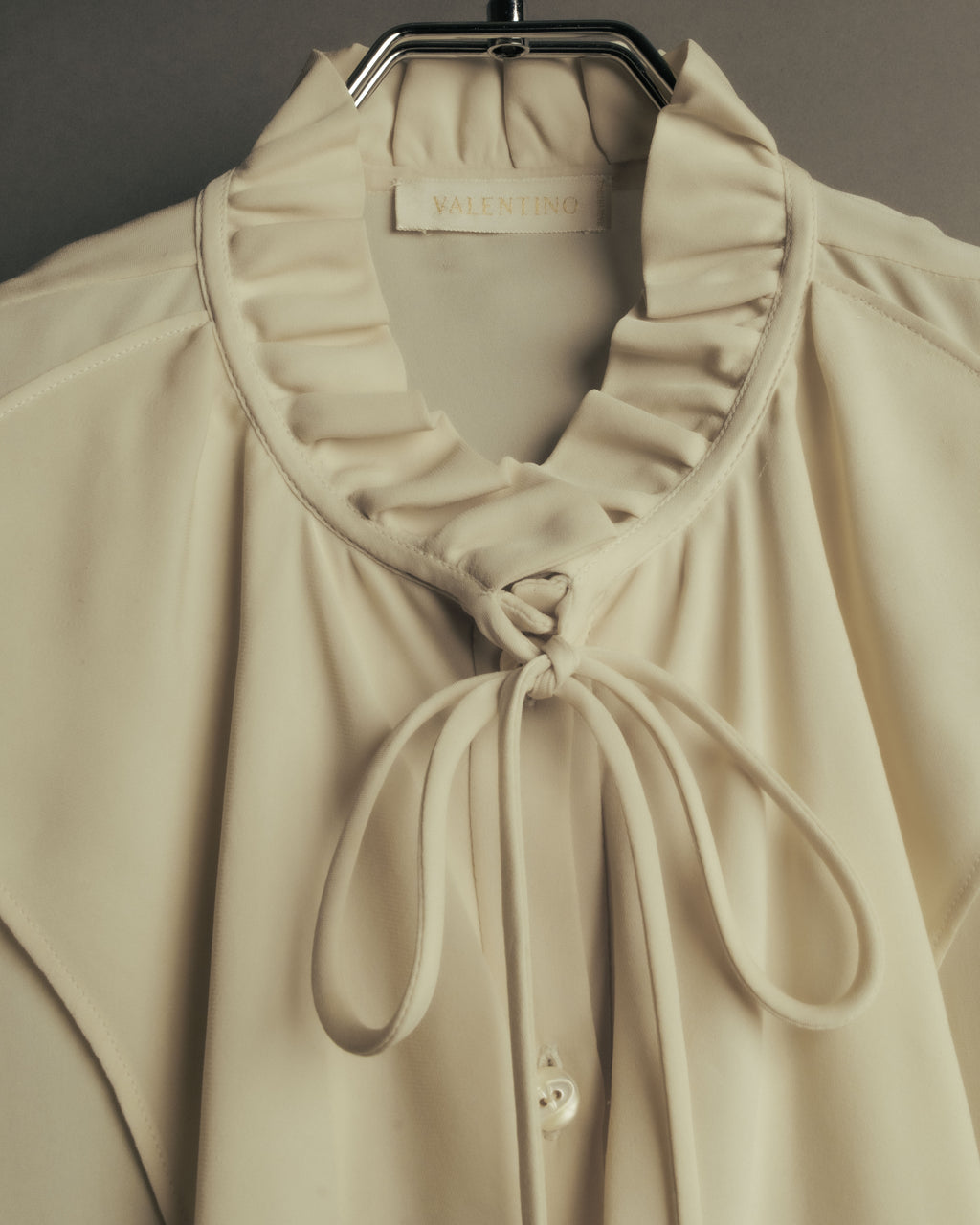 -SPECIAL- “VALENTINO” 1998-2008 Silk ruffled lace bow blouse