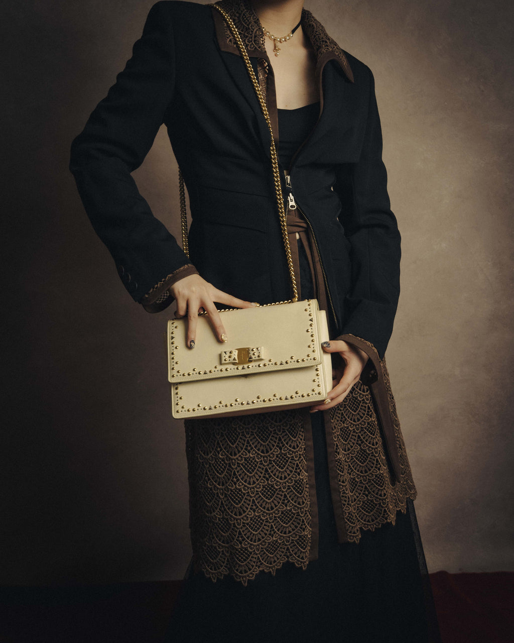 -SPECIAL- “Salvatore Ferragamo” 2015-2017 Vara studded chain shoulder bag