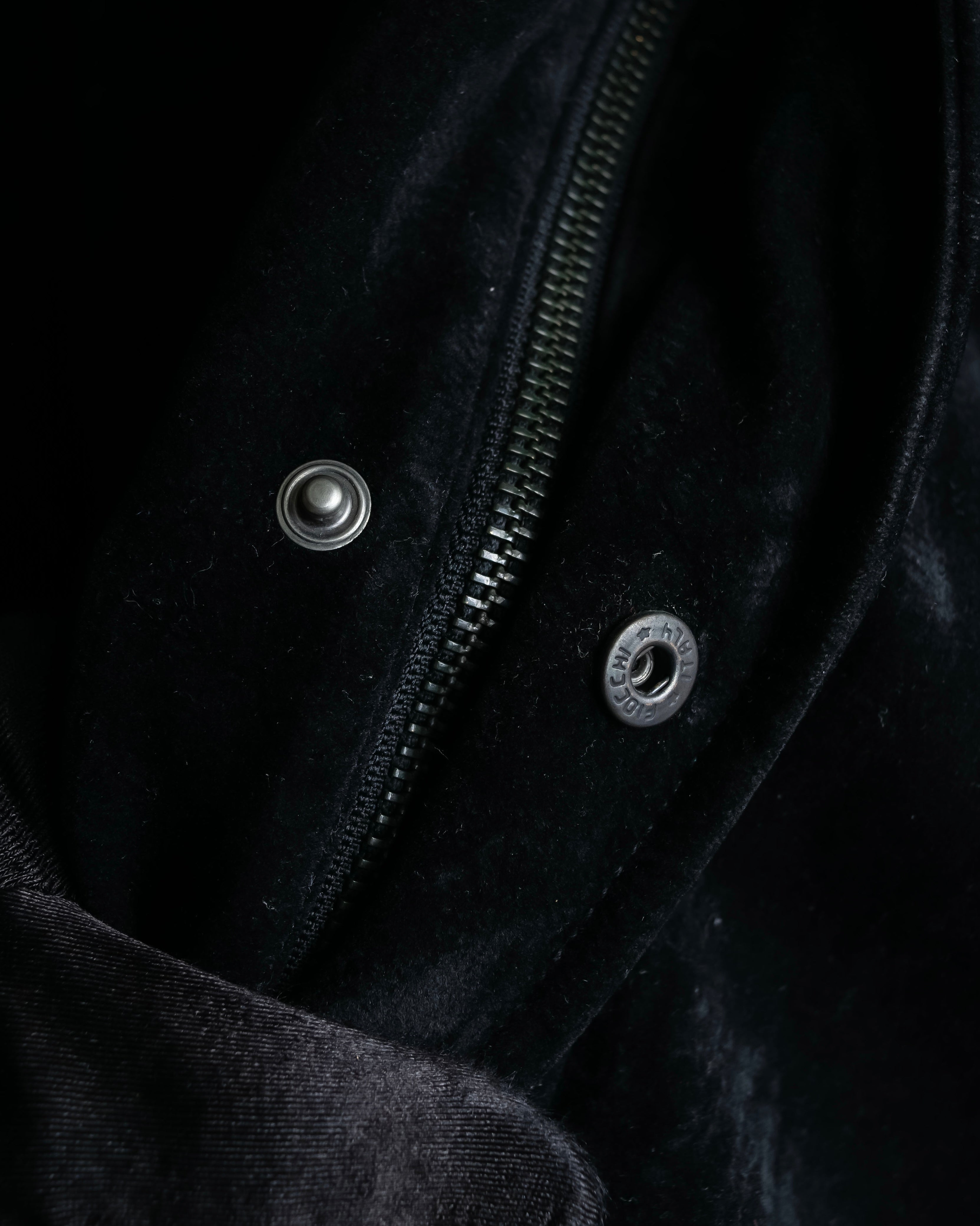 "VERSACE sport"
Stand collar double zipper suede blouson
