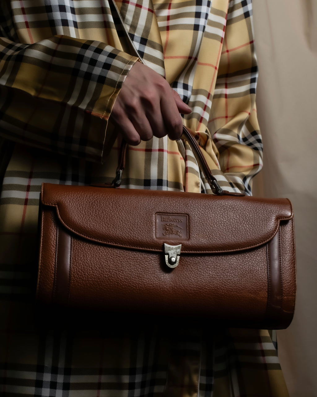 "BURBERRYS" Horizontal design camel grained leather bag