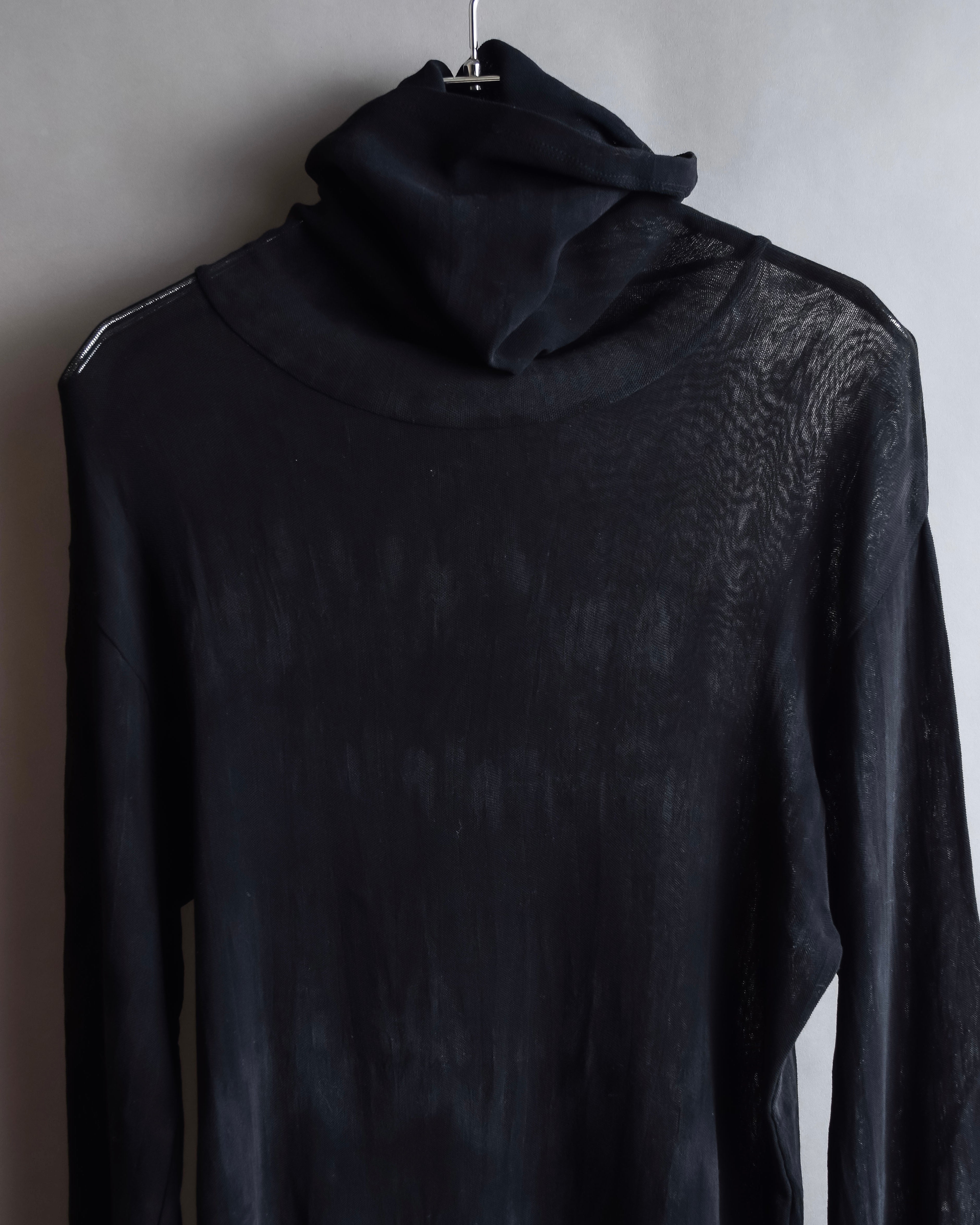 "ISSEY MIYAKE" Layered design high neck delicate knit