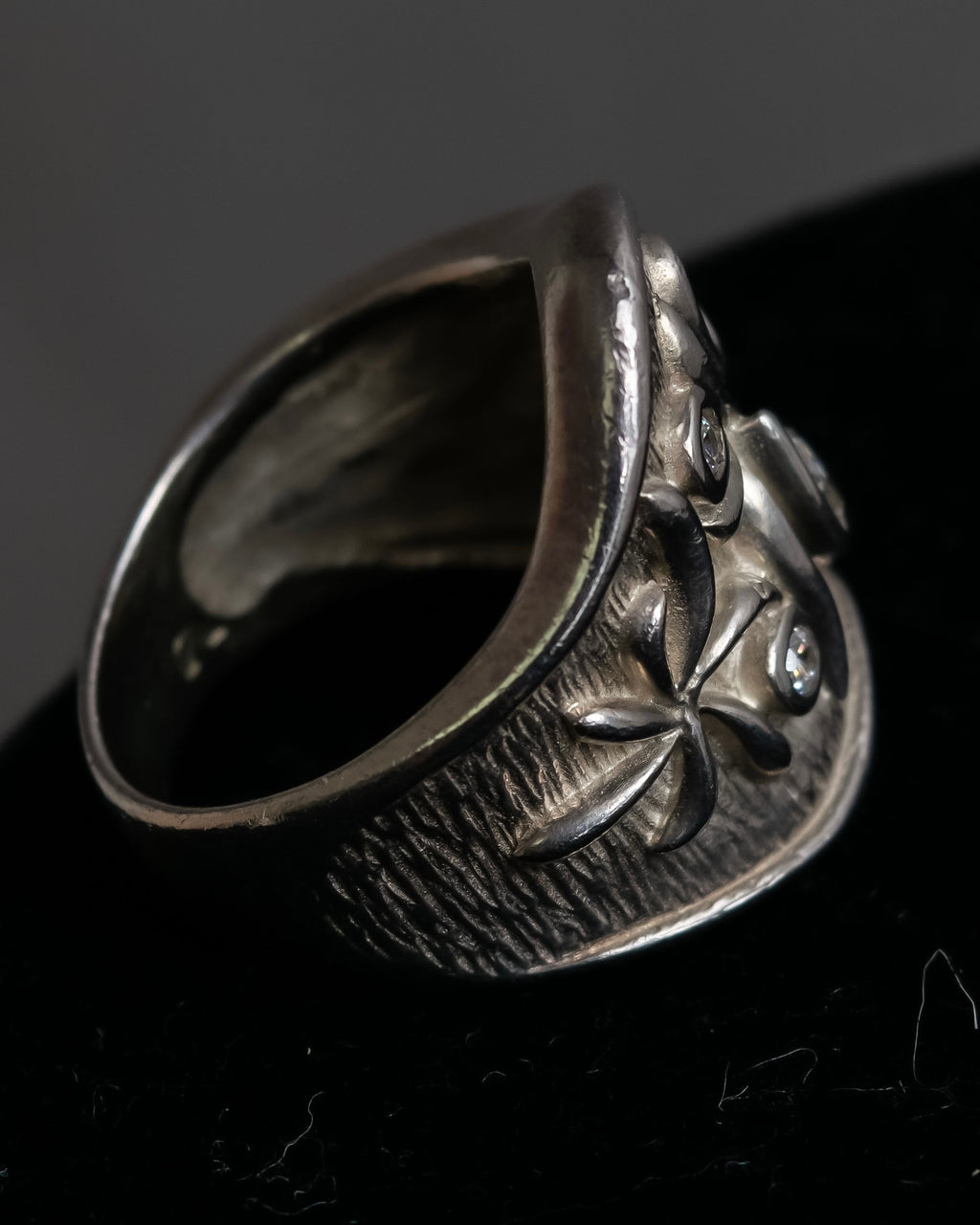 "Vintage flower motif silver ring"