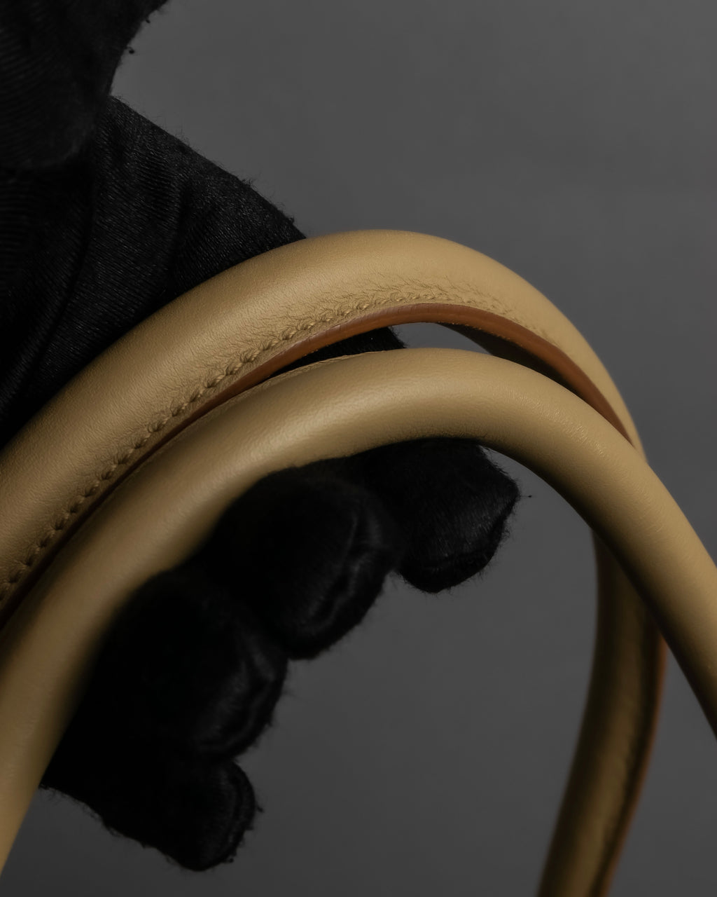 "Salvatore Ferragamo" Gancini motif greige color leather hand bag