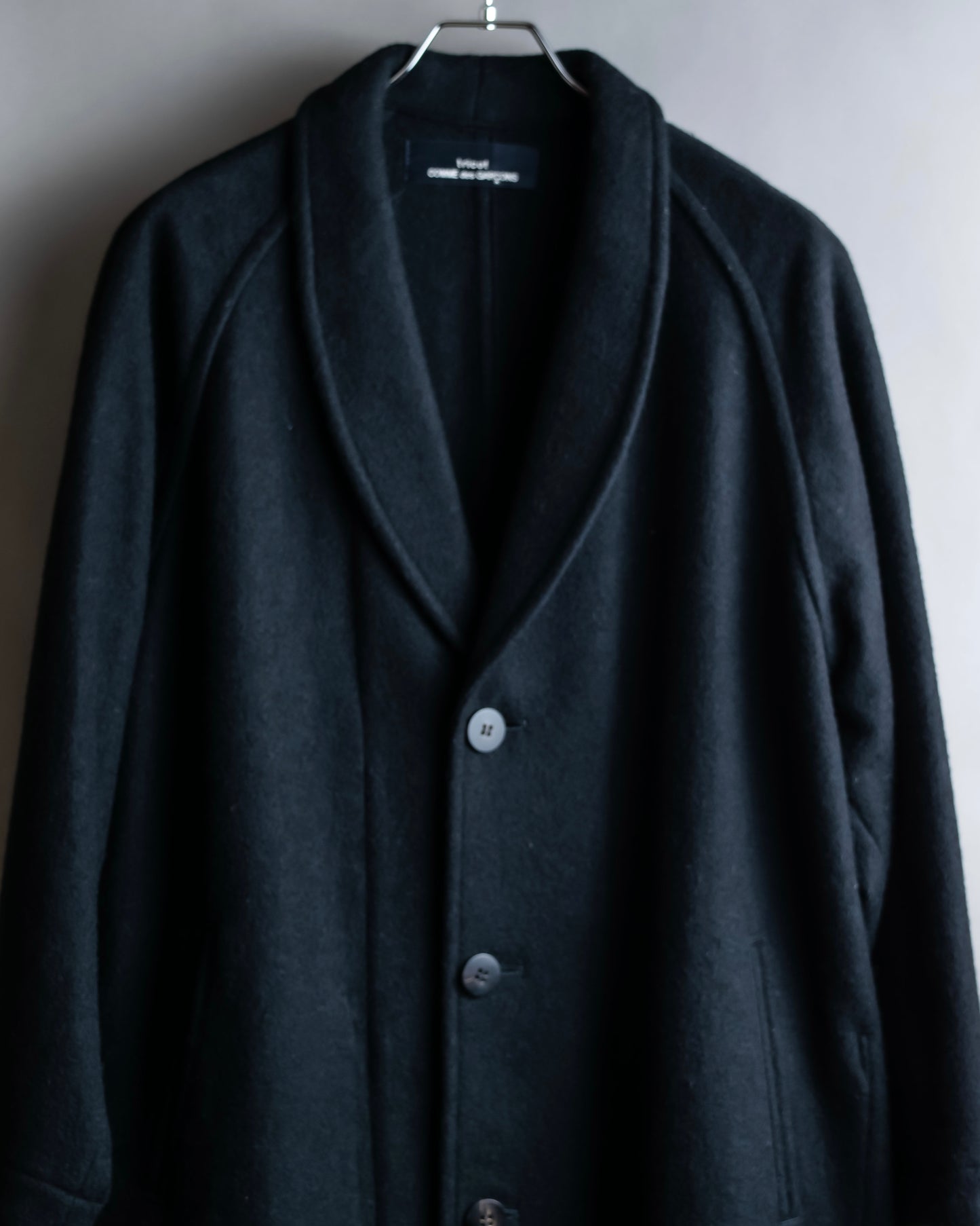 "tricot COMME des GARCONS" 
Shawl collar piping design long coat