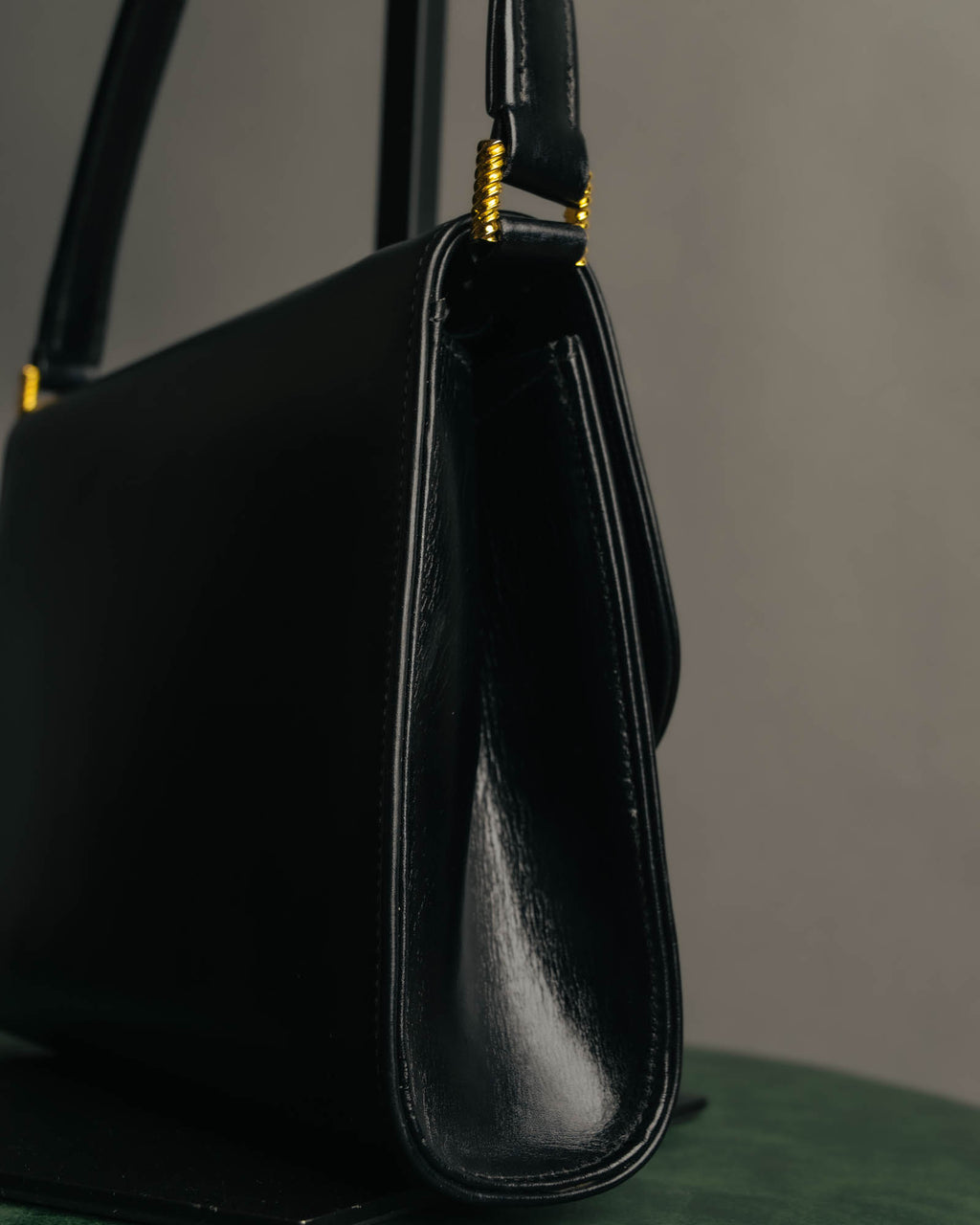 “GUCCI” 80’s-90’s Rope clasp leather shoulder bag
