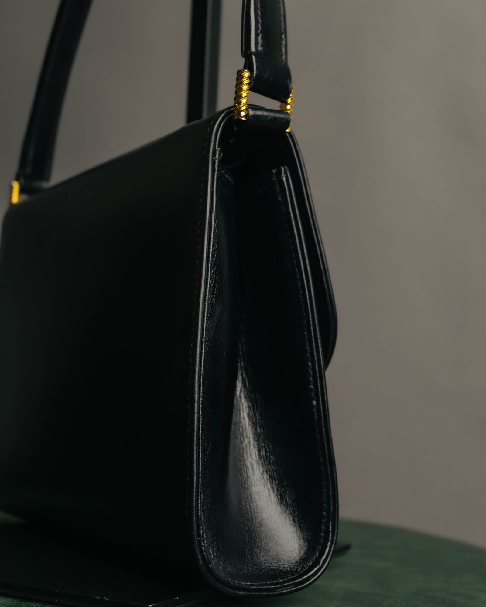 “GUCCI” 80’s-90’s Rope clasp leather shoulder bag