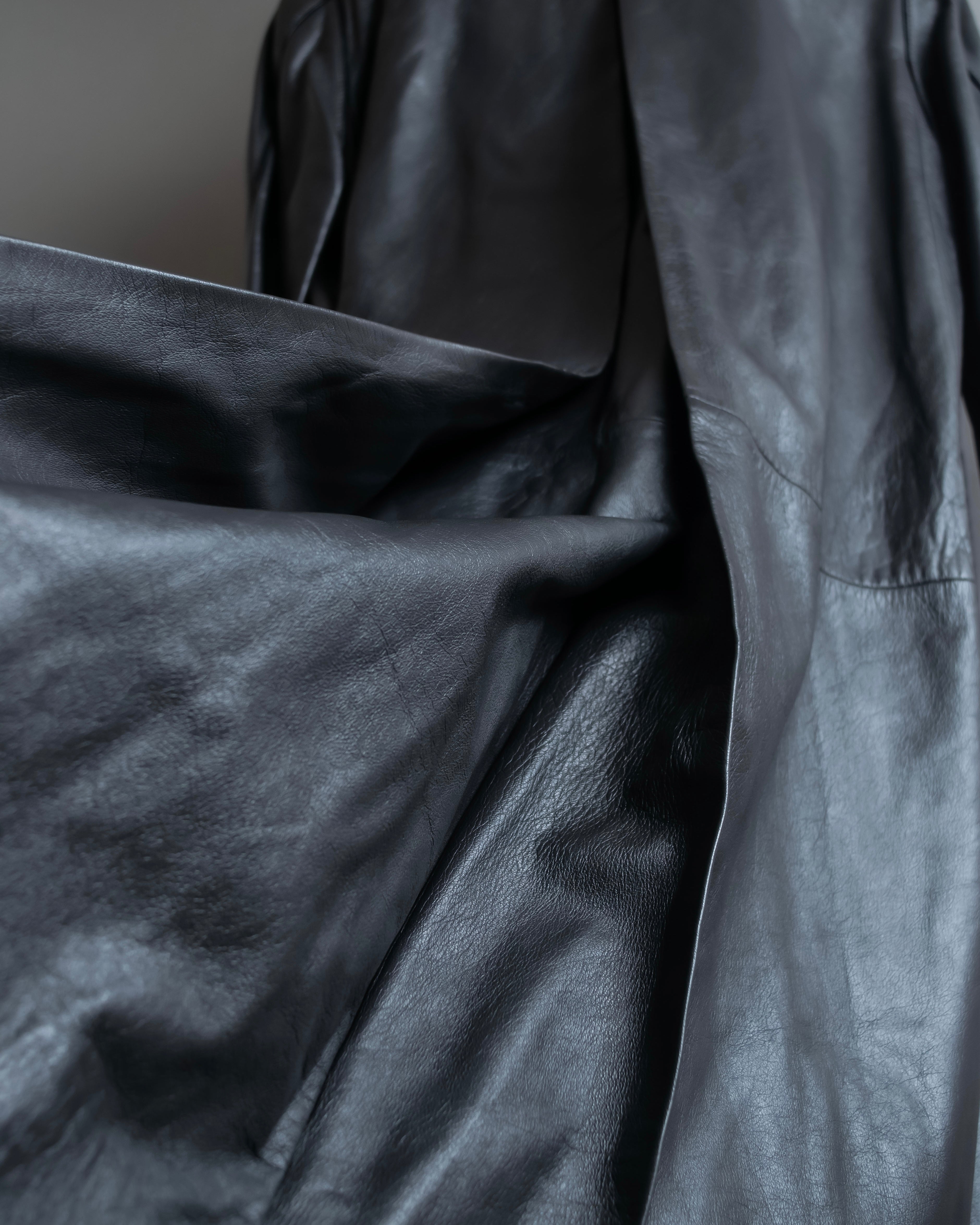 "VALENTINO" Power shoulder detail shape leather coat