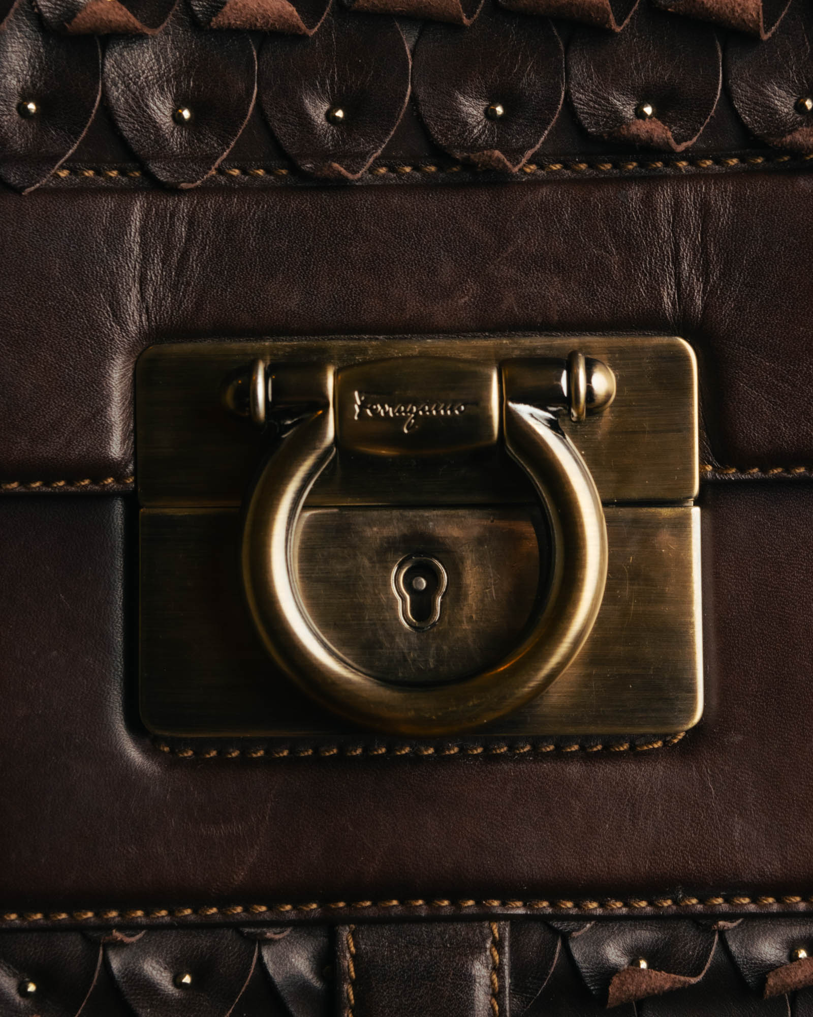 -SPECIAL- “Salvatore Ferragamo” 00’s-10’s Leather scale appliqué gancini shoulder bag