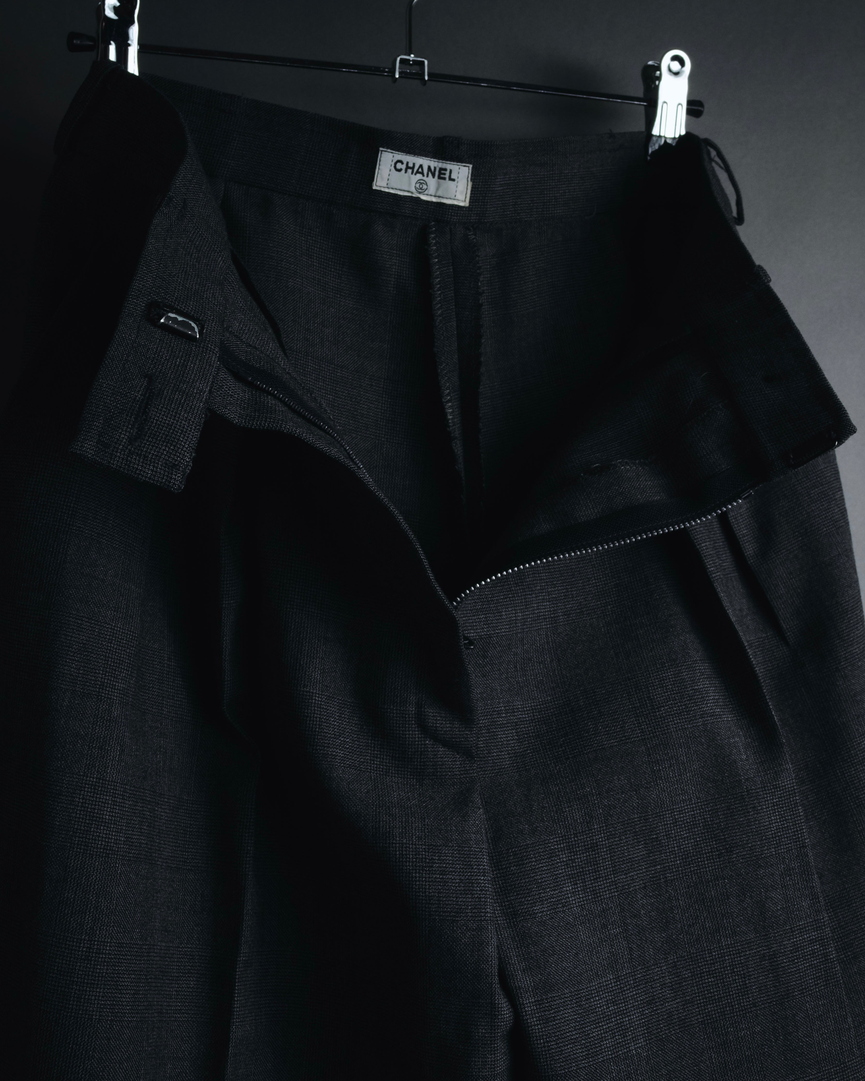 "CHANEL" high-waisted pleated trousers with signature gold button