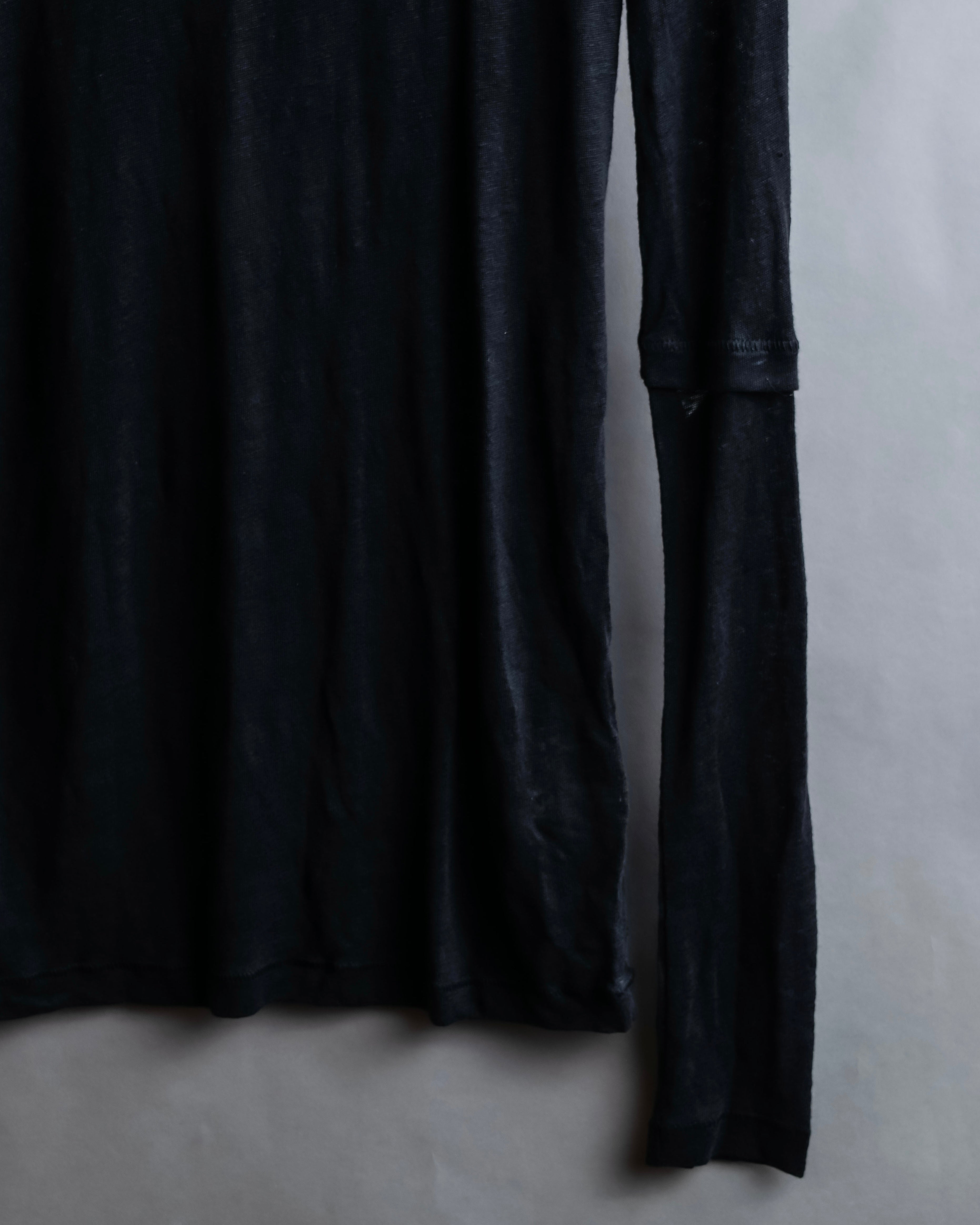 "Acne" Back＆sleeve cutting slit design pullover