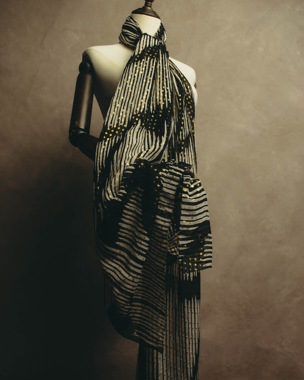 -SPECIAL- “GUCCI” 00’s-10’s Metallic printed sheer stole