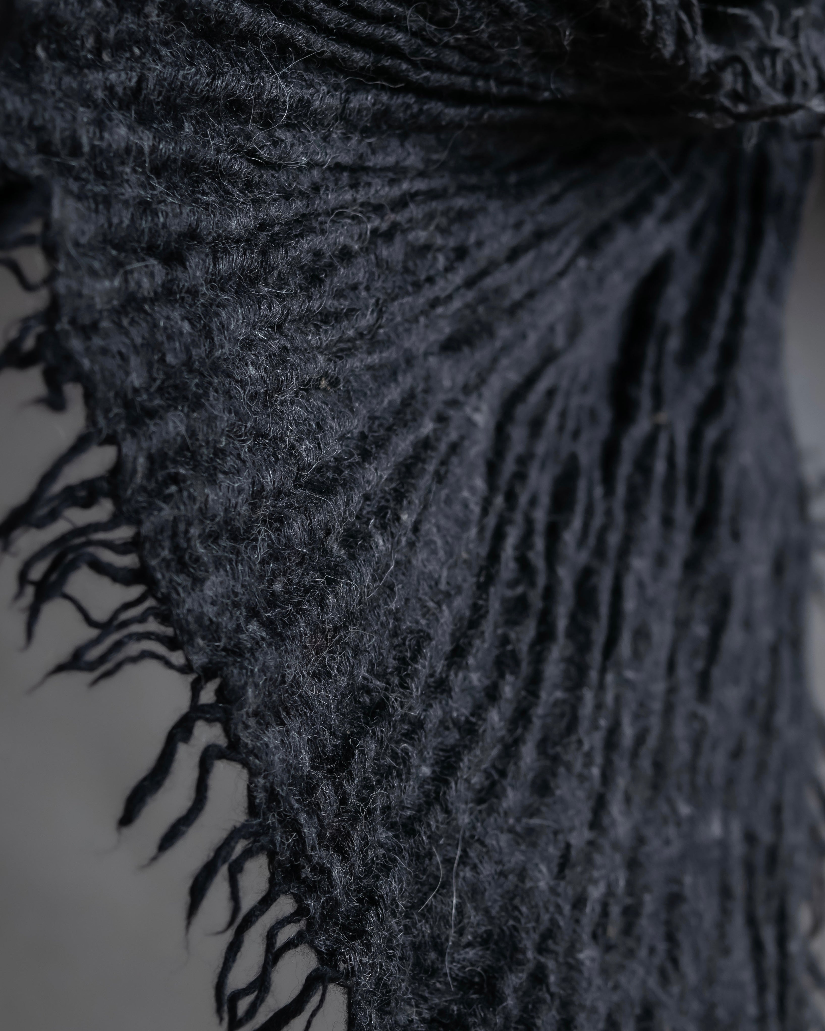 "GUCCI" Tom Ford period random pleats fringe stole