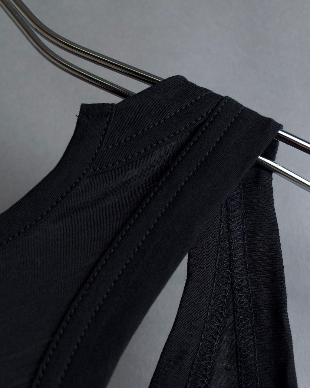 "YOHJI YAMAMOTO FEMME" 13SS
Shoulder cutting sleeveless pullover