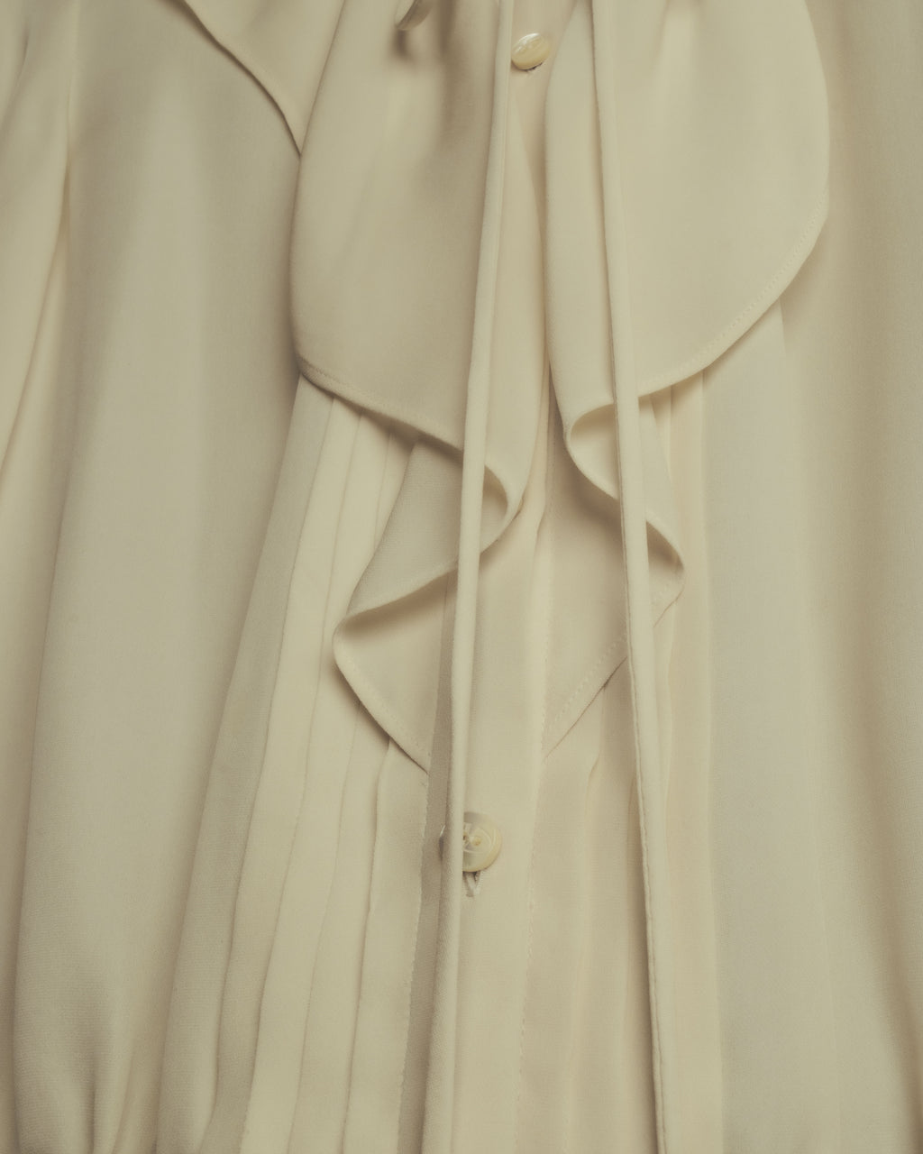 -SPECIAL- “VALENTINO” 1998-2008 Silk ruffled lace bow blouse