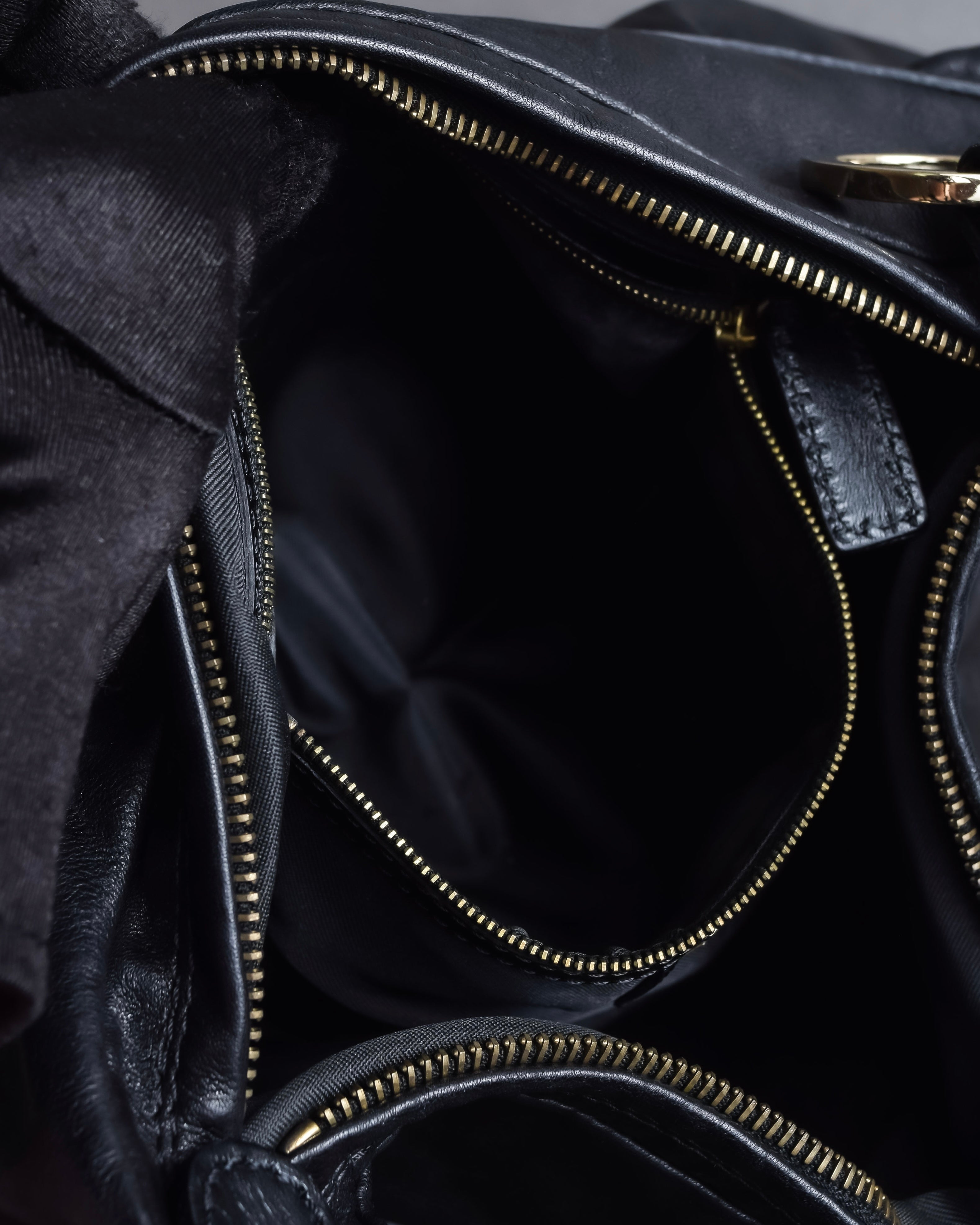 "FENDI" Gold metal gatherd design leather one-shoulder bag