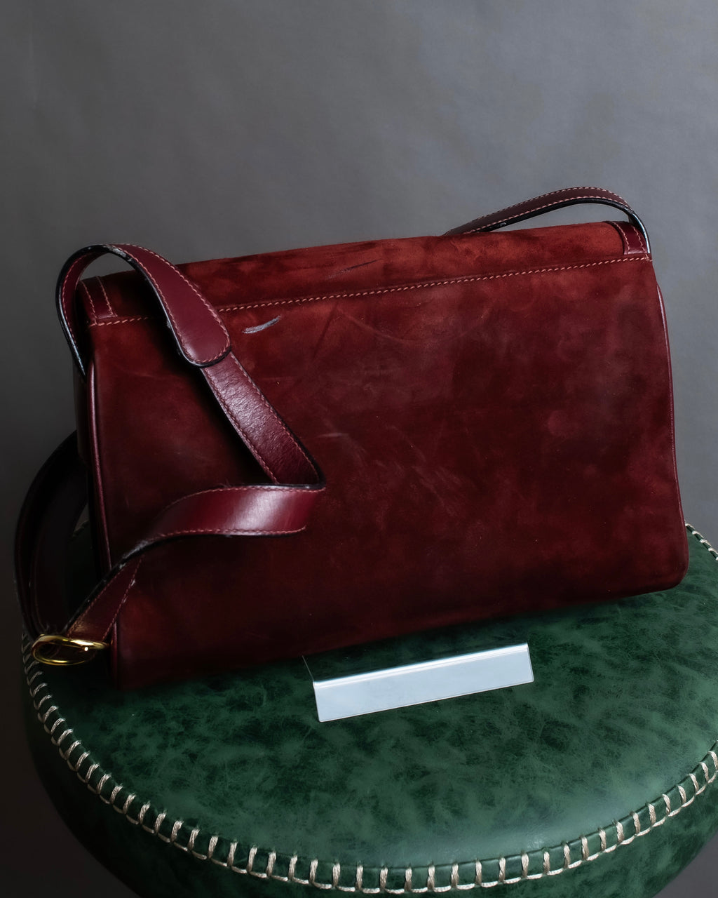 "GUCCI" Aristocratic crest charm suede shoulder bag