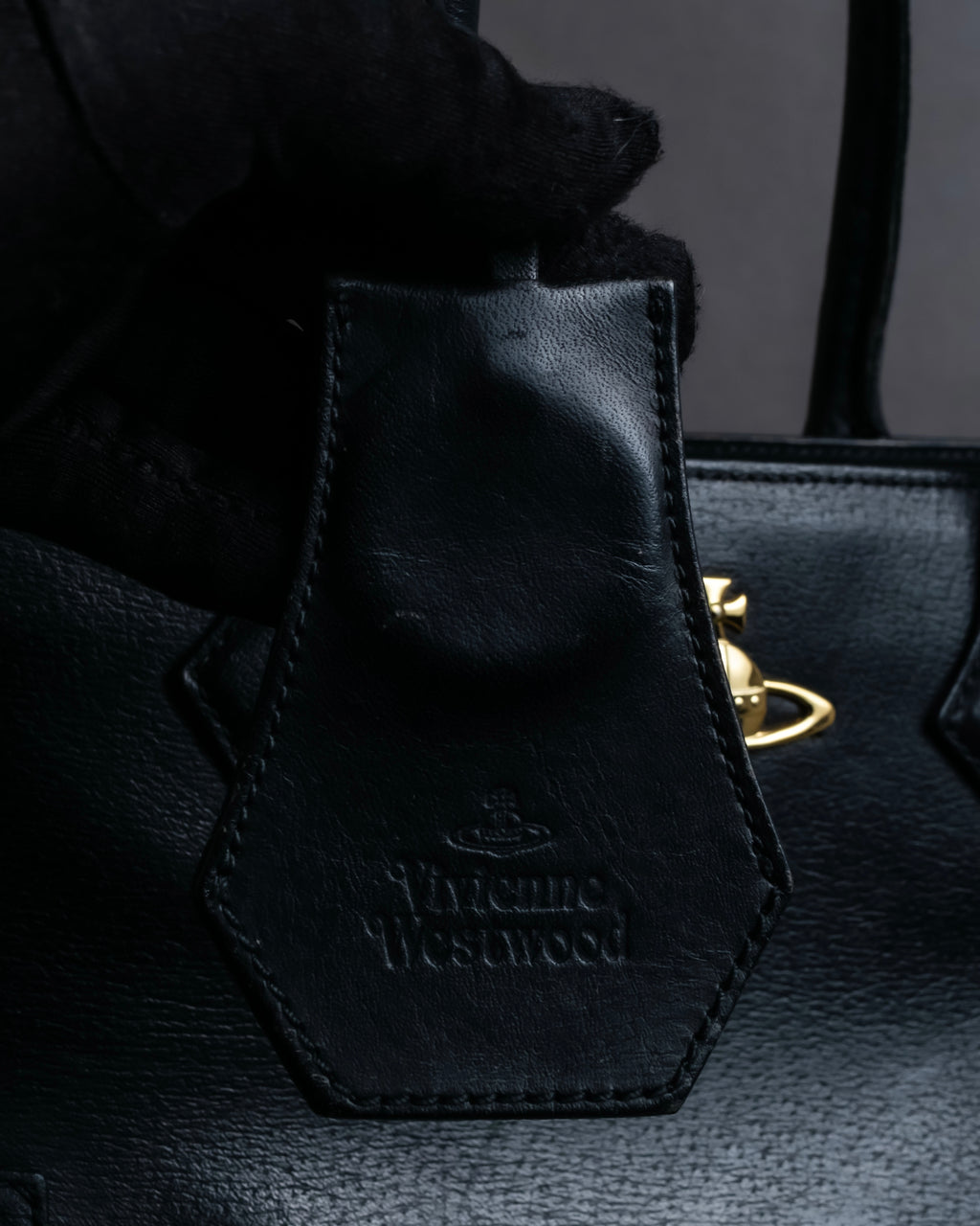 "Vivienne Westwood" Horizontal orb logo engraved hand bag