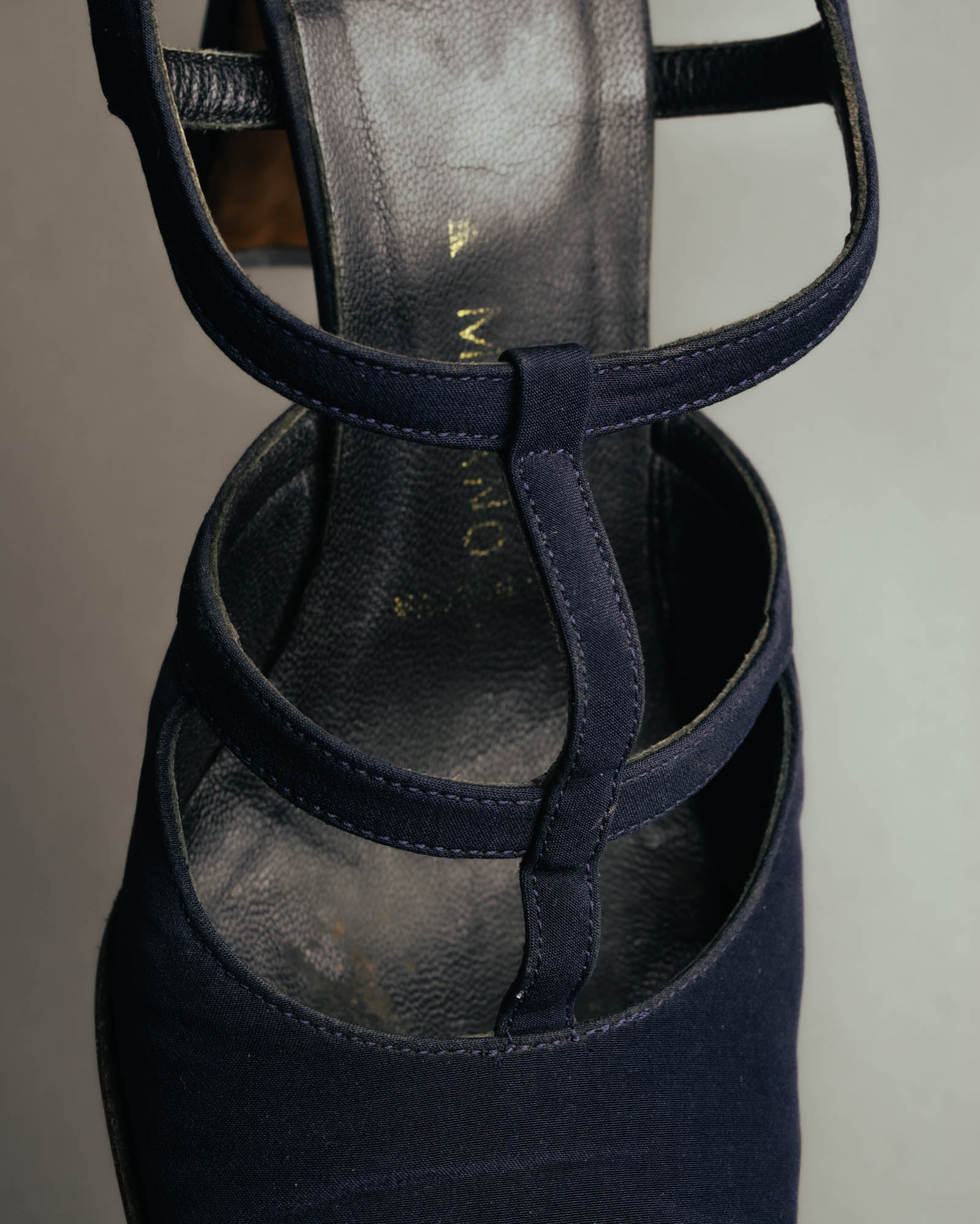 "PRADA" 90's-00's Dark navy t-strap pumps