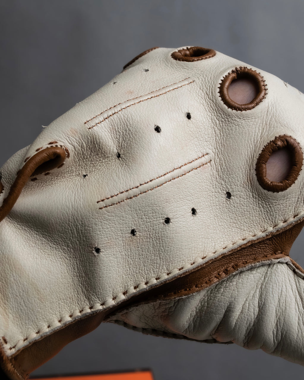 "HERMES" Dot perforation driving leather gloves
