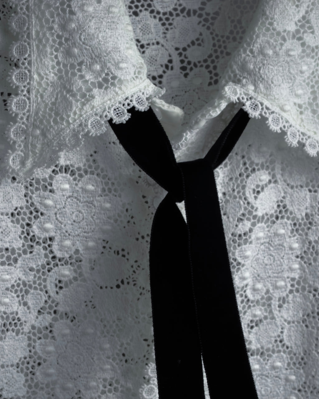 "GUCCI" Michele period floral lace design bow tie shirt