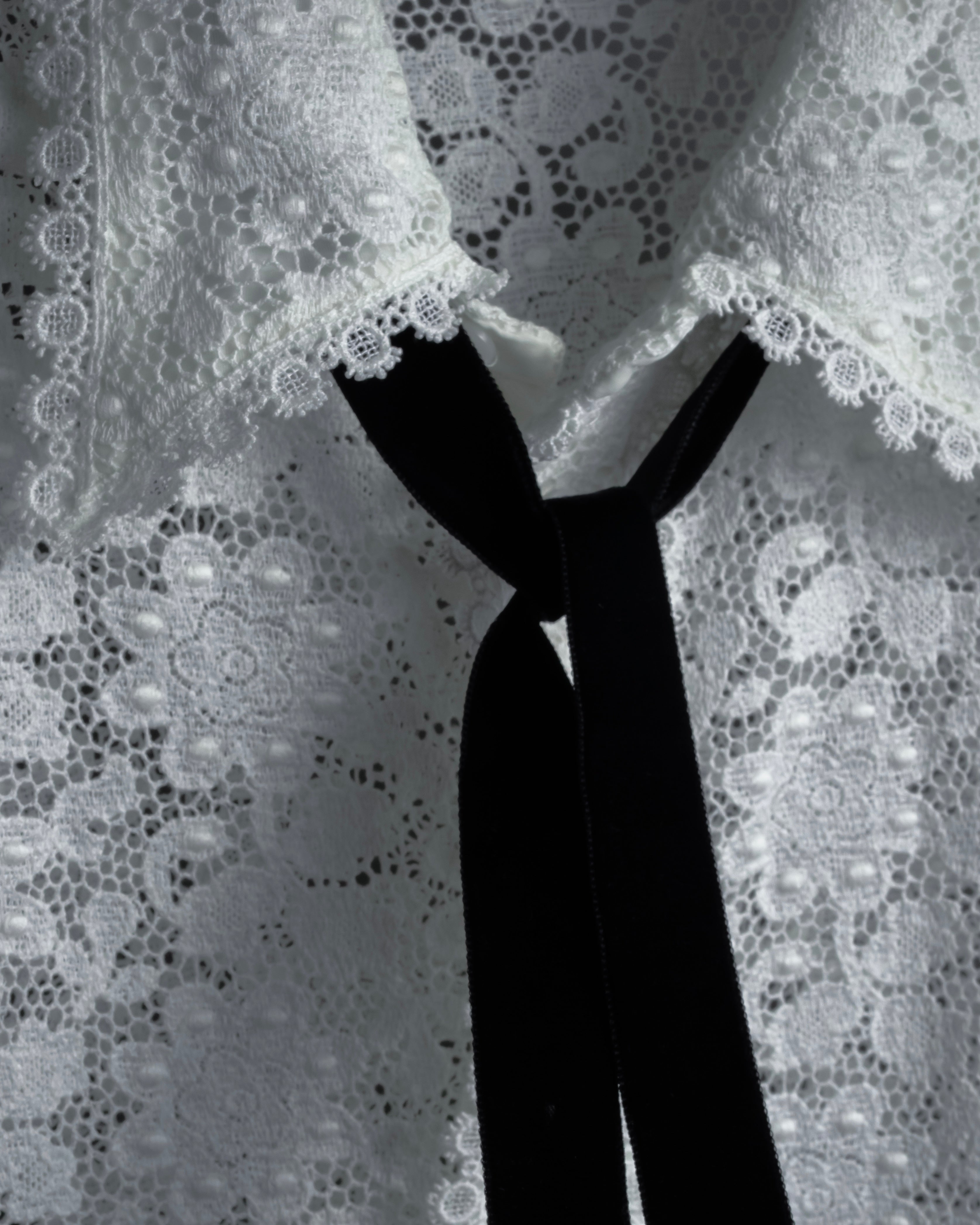 "GUCCI" Michele period floral lace design bow tie shirt