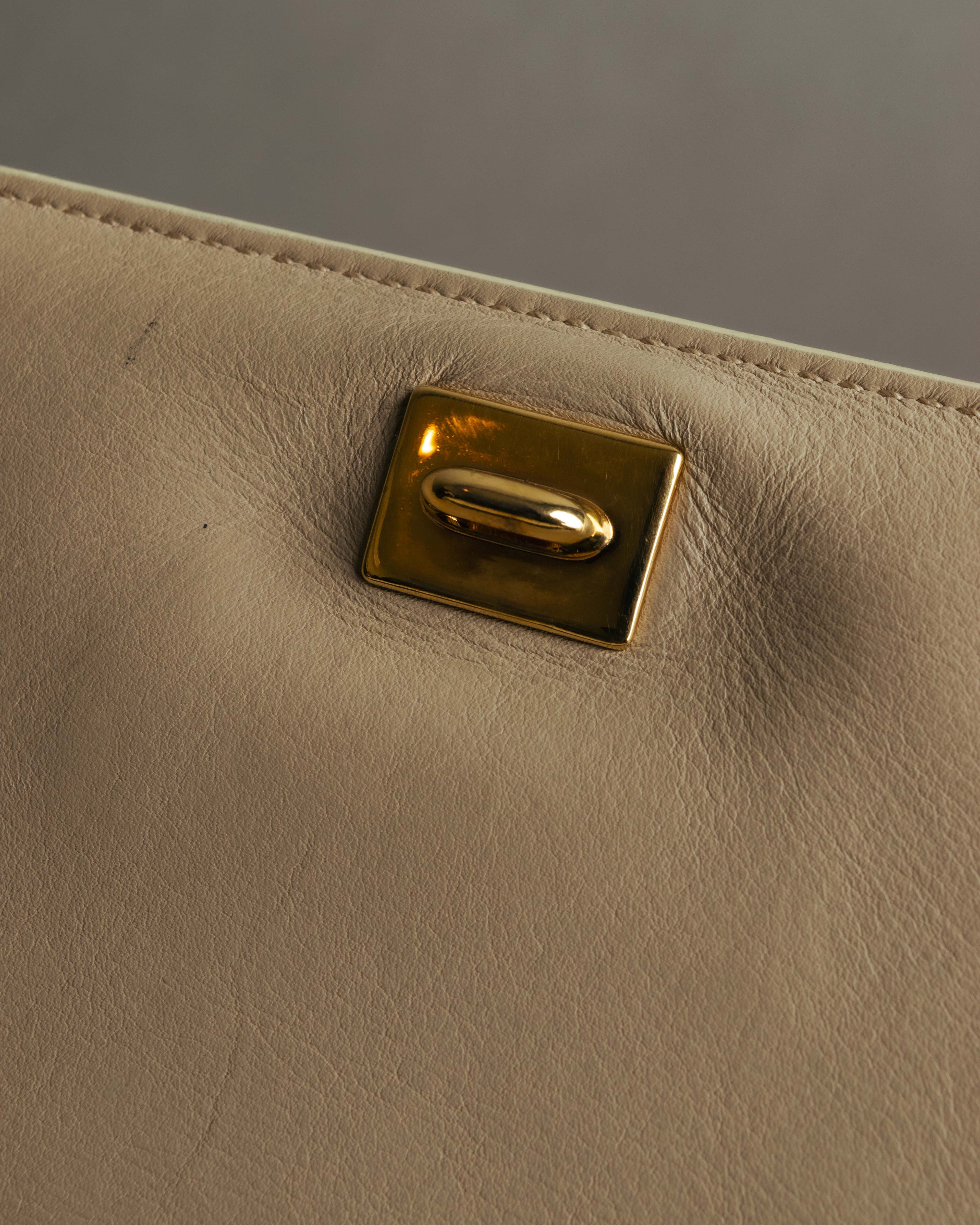 -SPECIAL- “Salvatore Ferragamo” 2015-2017 Vara studded chain shoulder bag