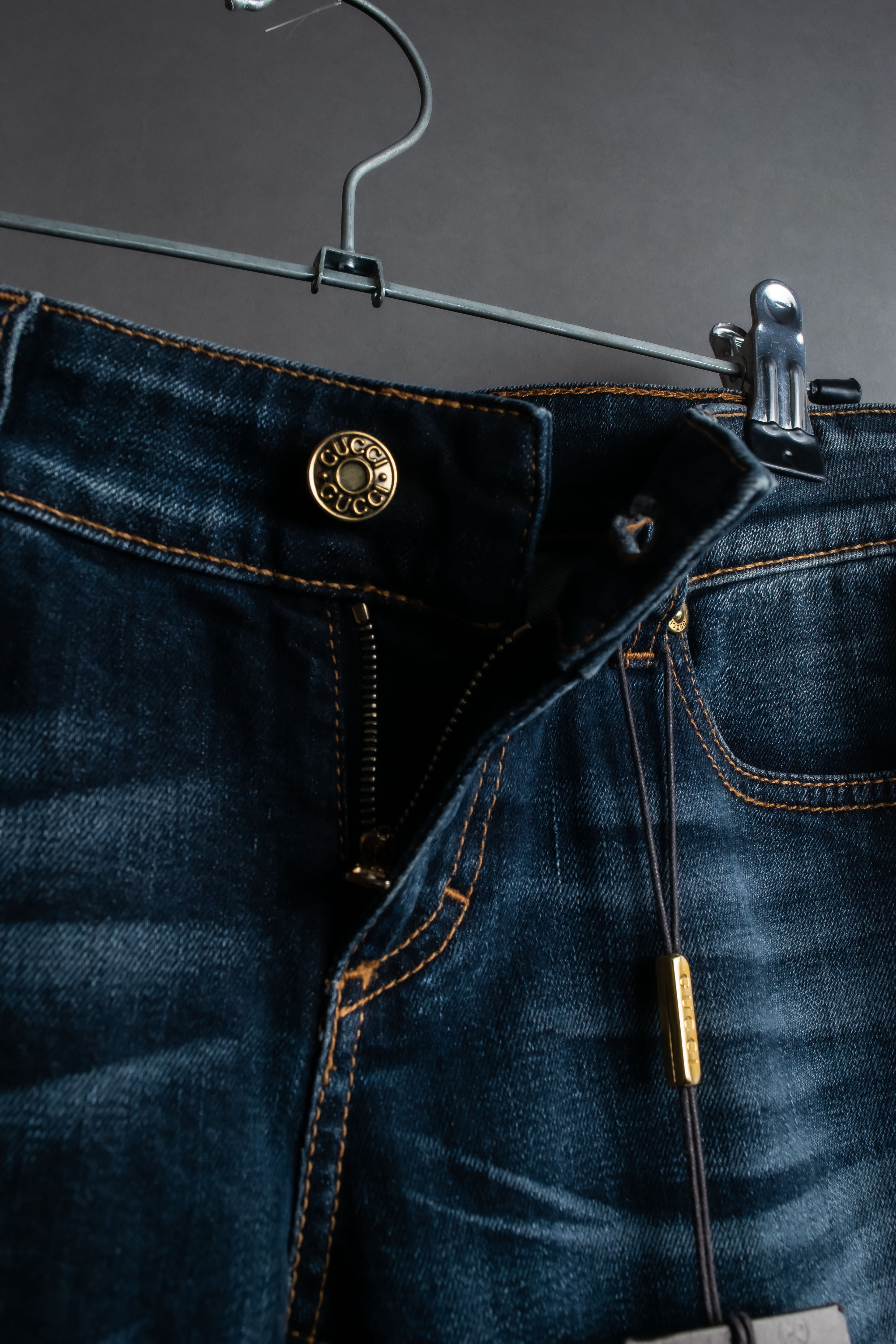 Pantalones de mezclilla con lavado de libélula de GUCCI