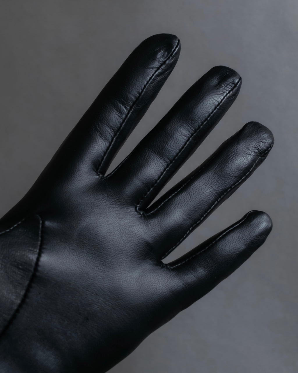 "Pierre Cardin" Belt buckle design quilted leather gloves