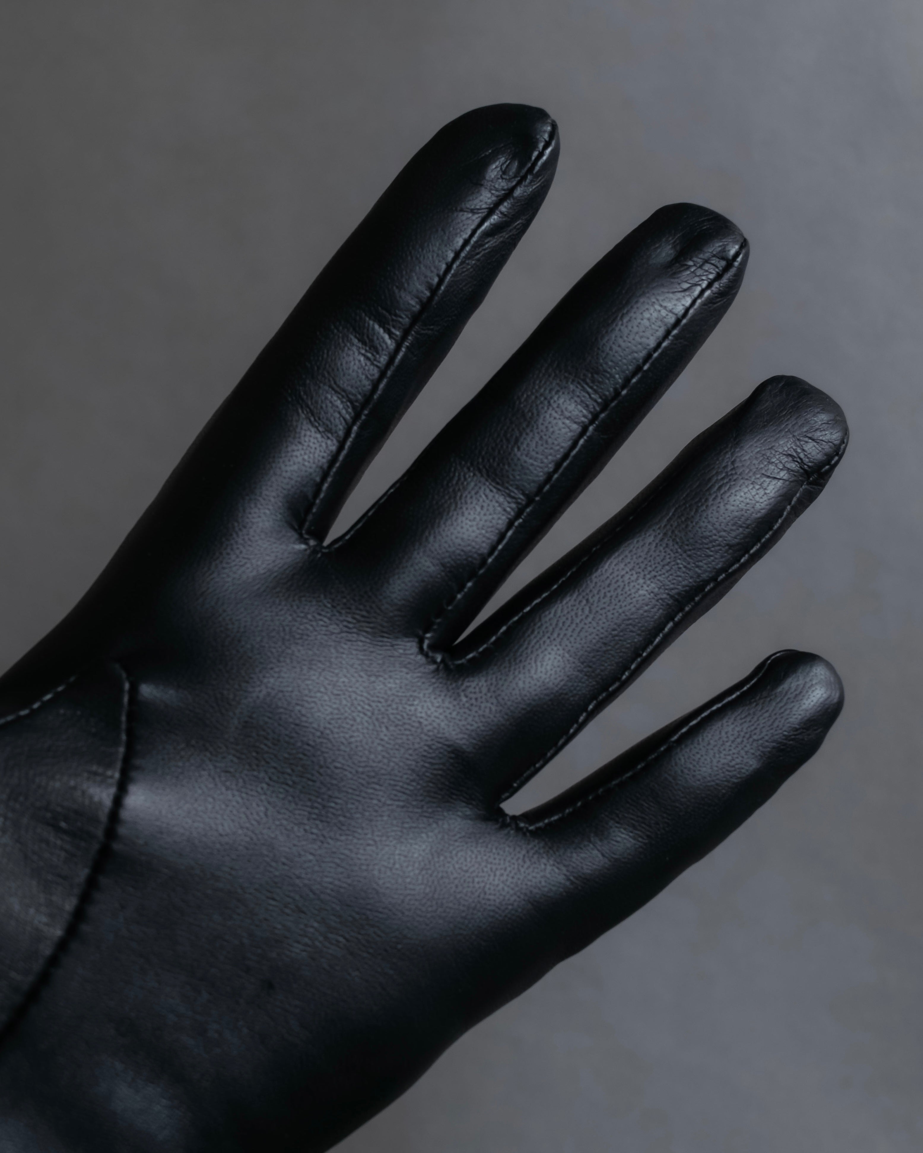 "Pierre Cardin" Belt buckle design quilted leather gloves