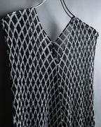 "ISSEY MIYAKE White label"
 Tailcoat design sleeveless dress