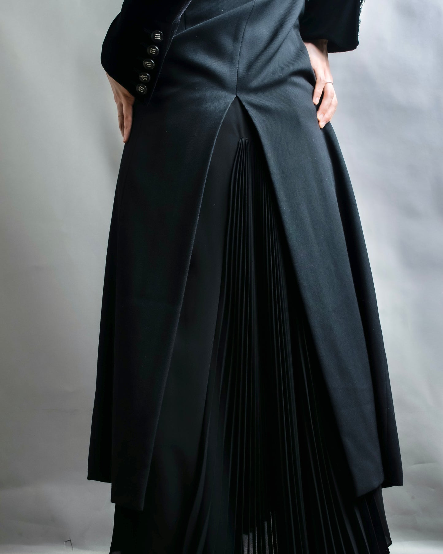 "LUIVALTA" Double breasted long dress and pleated skirt two piece