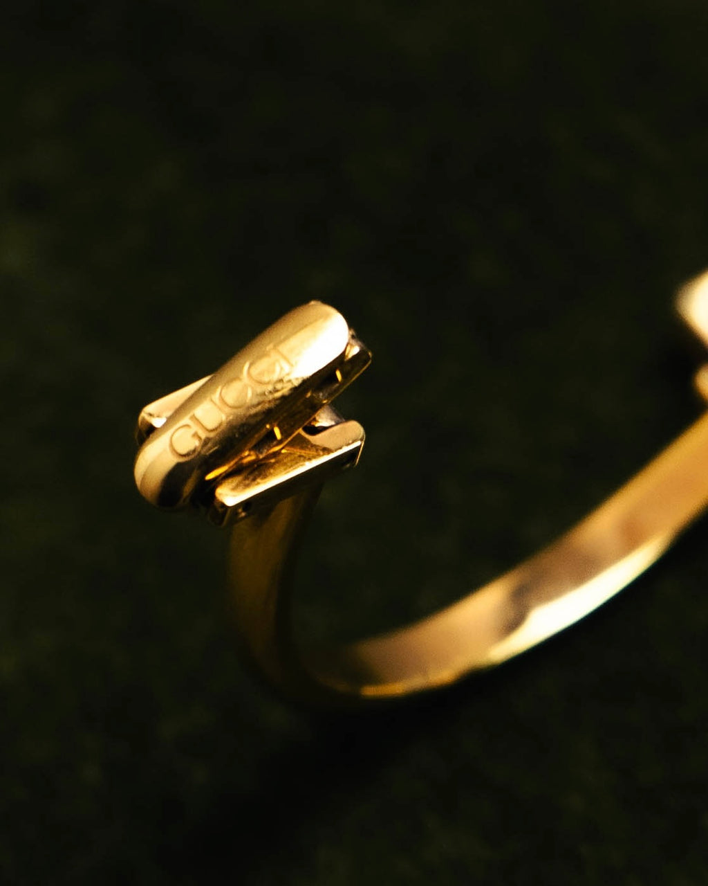 -SPECIAL- “GUCCI” 90’s-00’s 1900L gold tone bangle watch