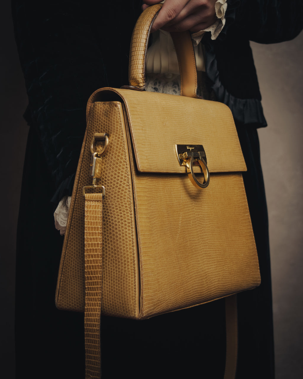 -SPECIAL- “Salvatore Ferragamo” 90’s lizard leather gancini 2way flap bag