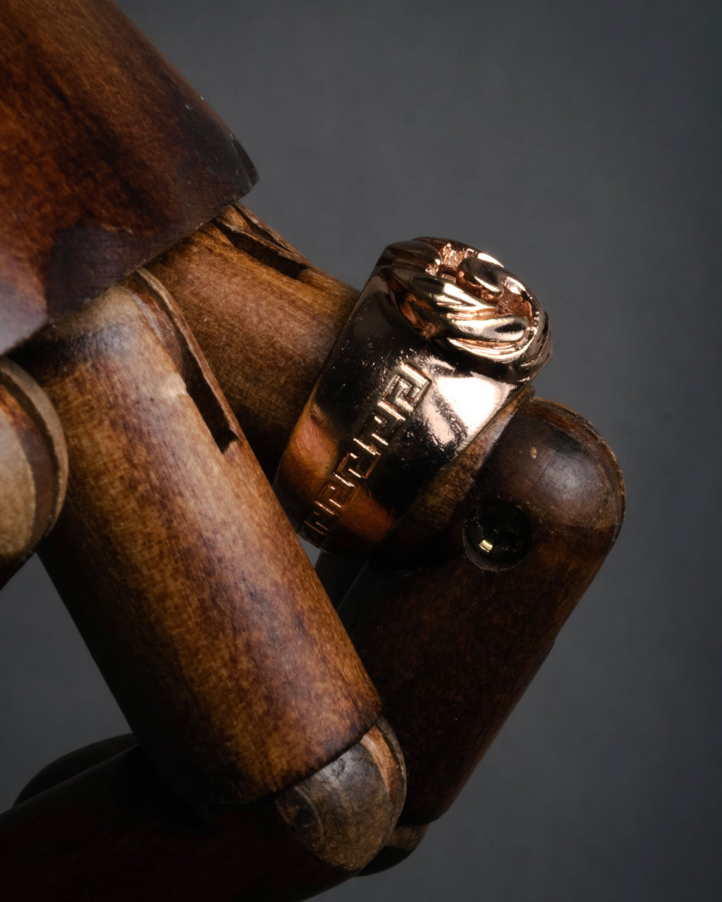 “GIANNI VERSACE” 1985-1995 Baroque scroll gold ring