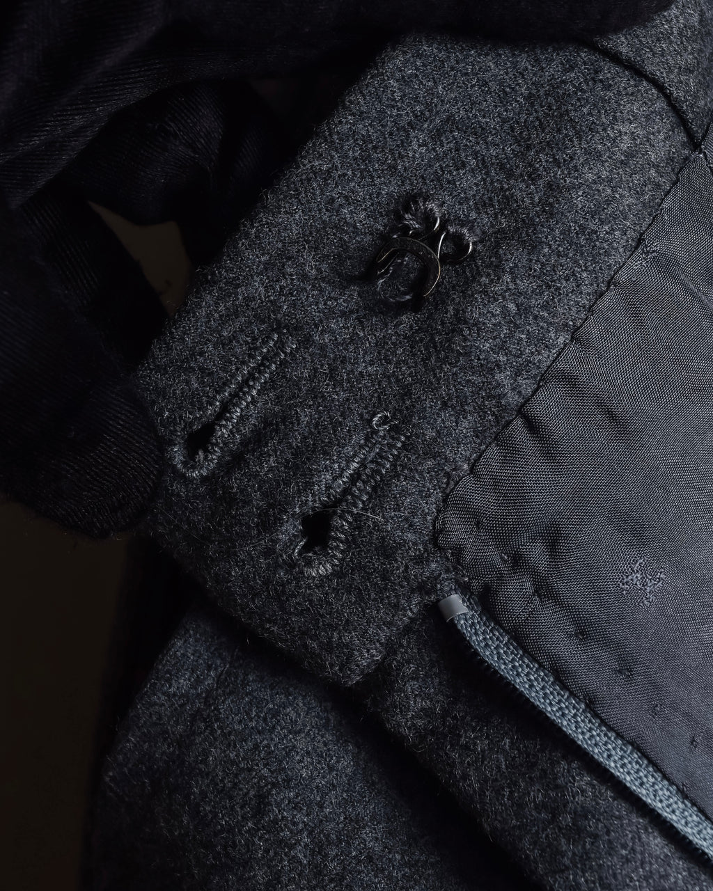 "CHANEL" 90's Gold button design straight line skirt