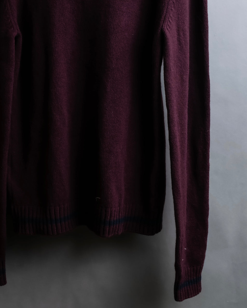 "MAISON MARGIELA"
20AW burgundy color V-neck knit