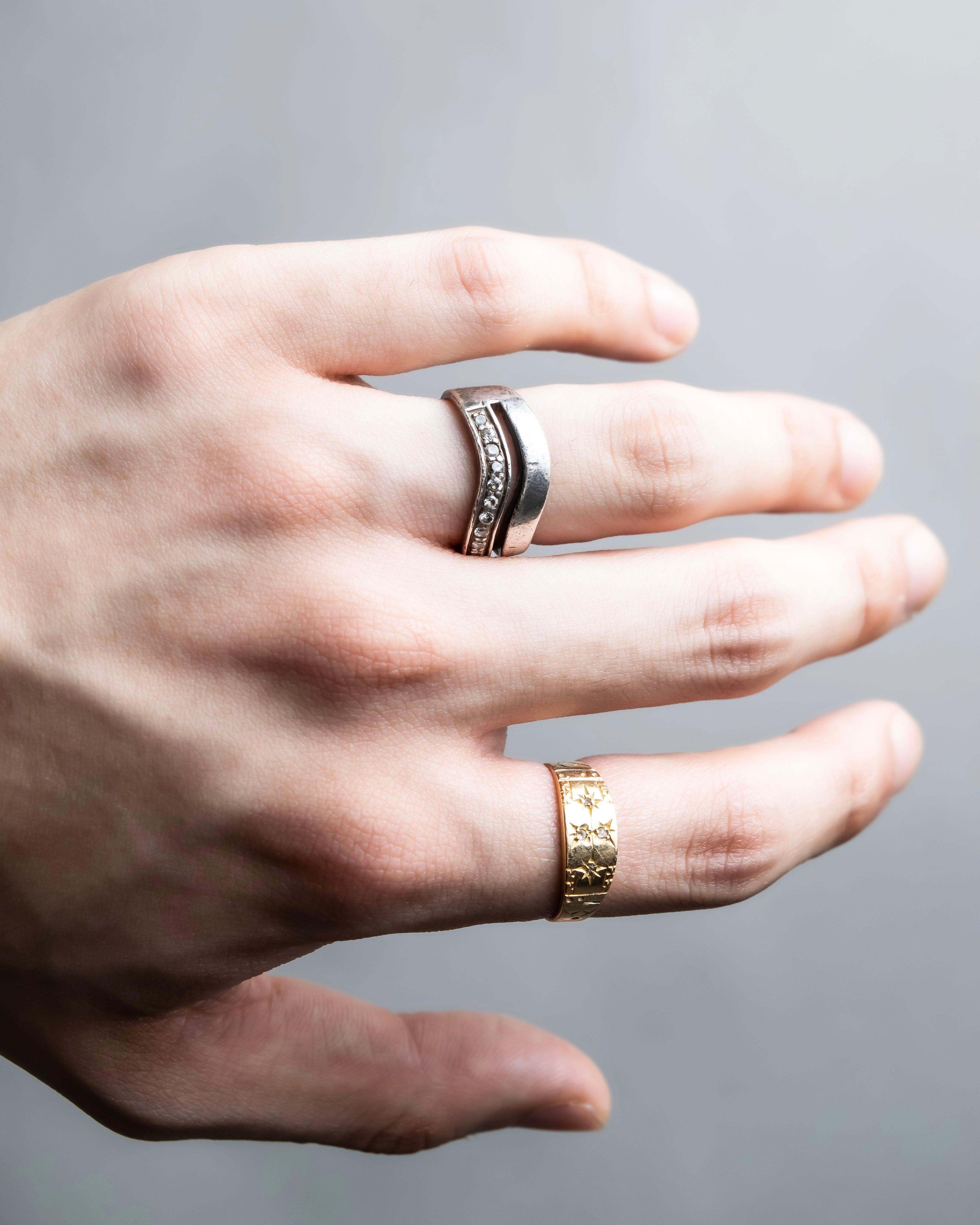 "VENDOME" Crystal attached wave band ring