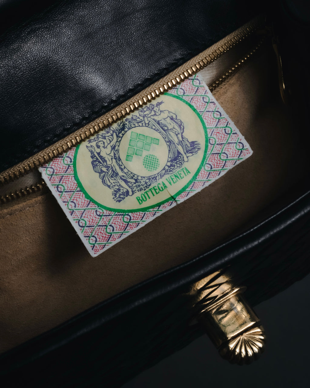 –SPECIAL– "BOTTEGA VENETA"
Late 80s–Early 90s Intrecciato trapezoid leather bag