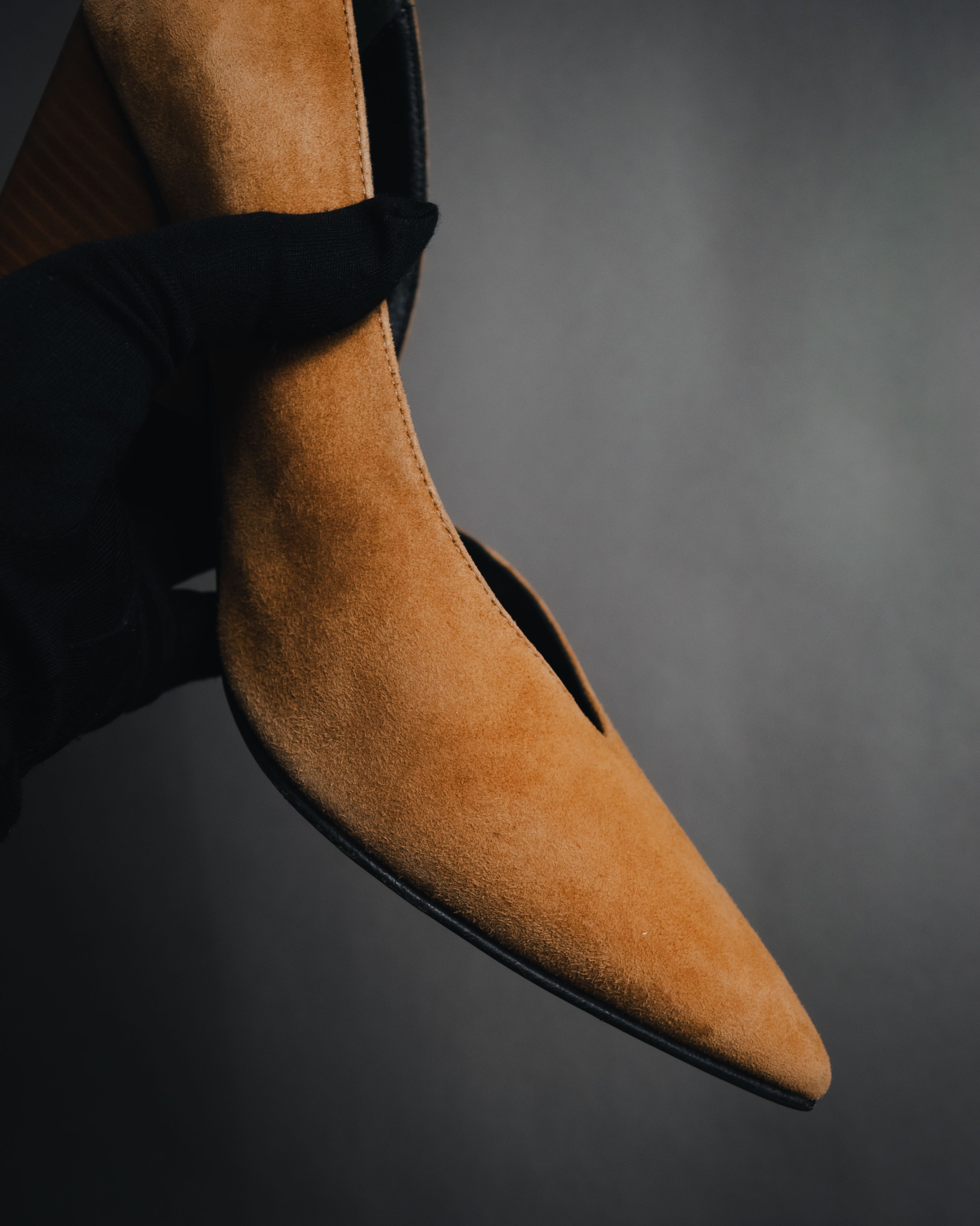 "HERMES" 00’s-10’s Suede V-cut  sculptural wood heel pumps