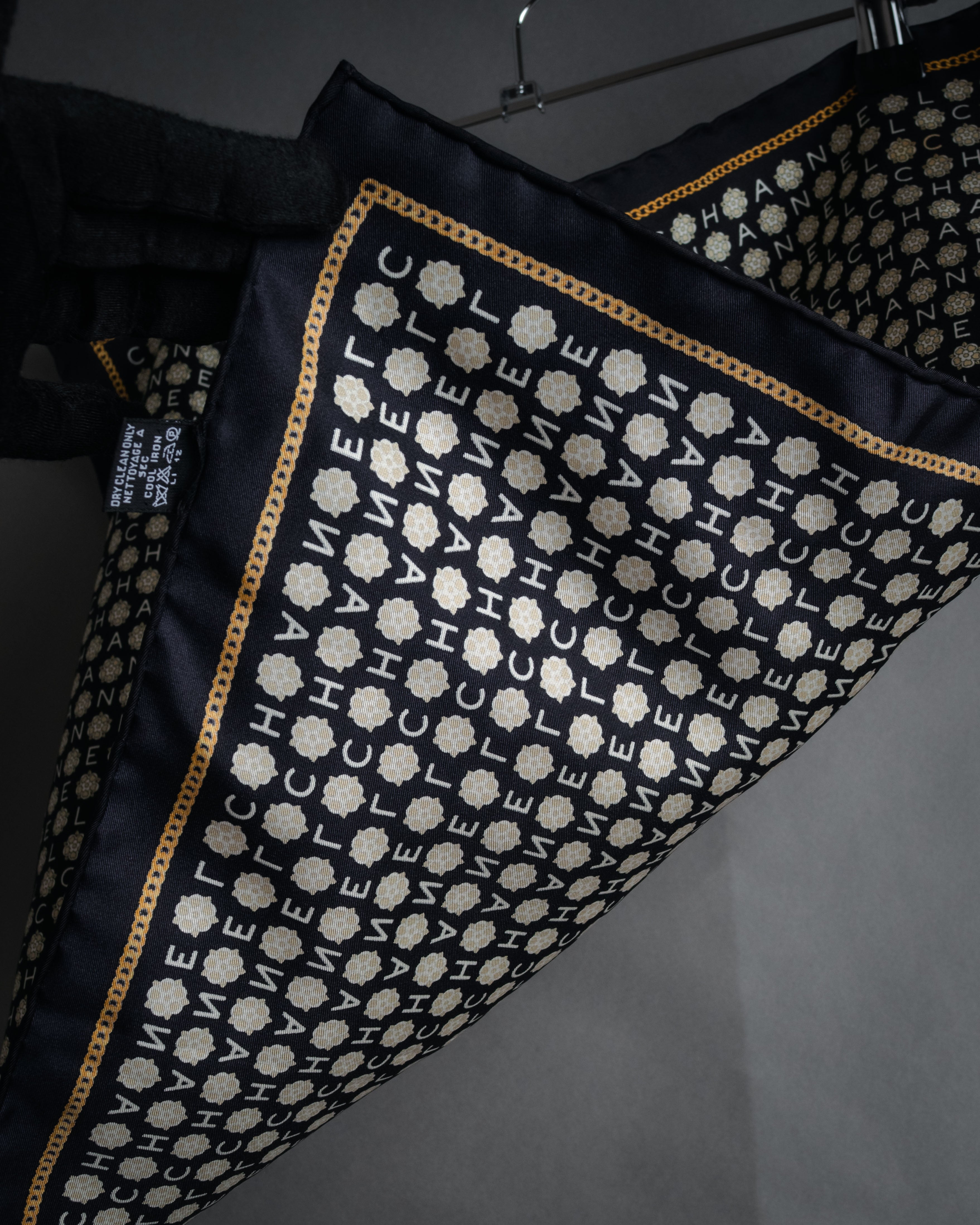 “CHANEL” 90’s-00’s Camellia logo silk scarf