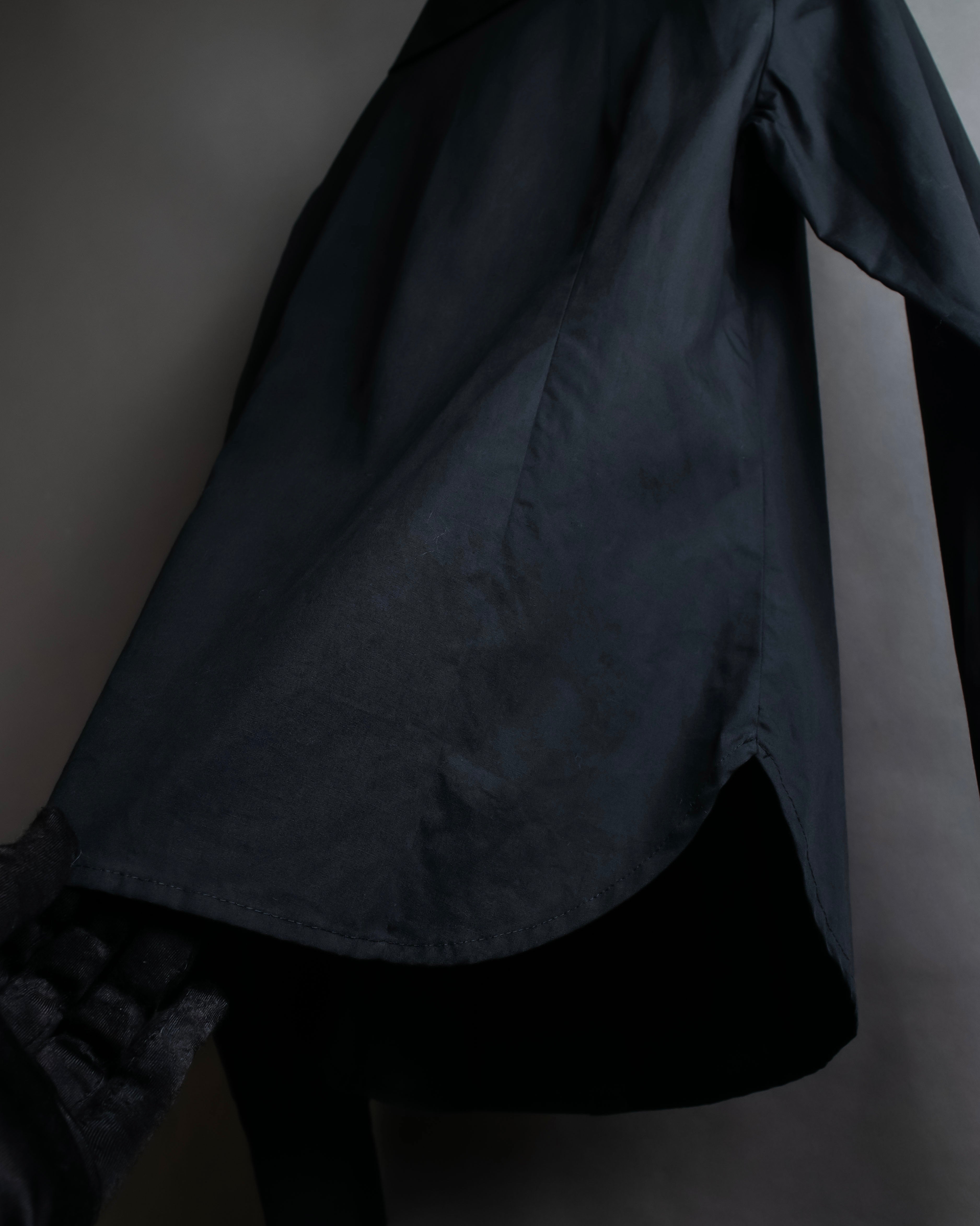 "Vivienne Westwood RED LABEL"
 Draped neck design black cotton shirt