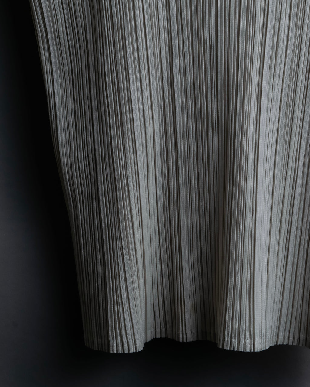 "PLEATS PLEASE ISSEY MIYAKE" Off-white tank top
