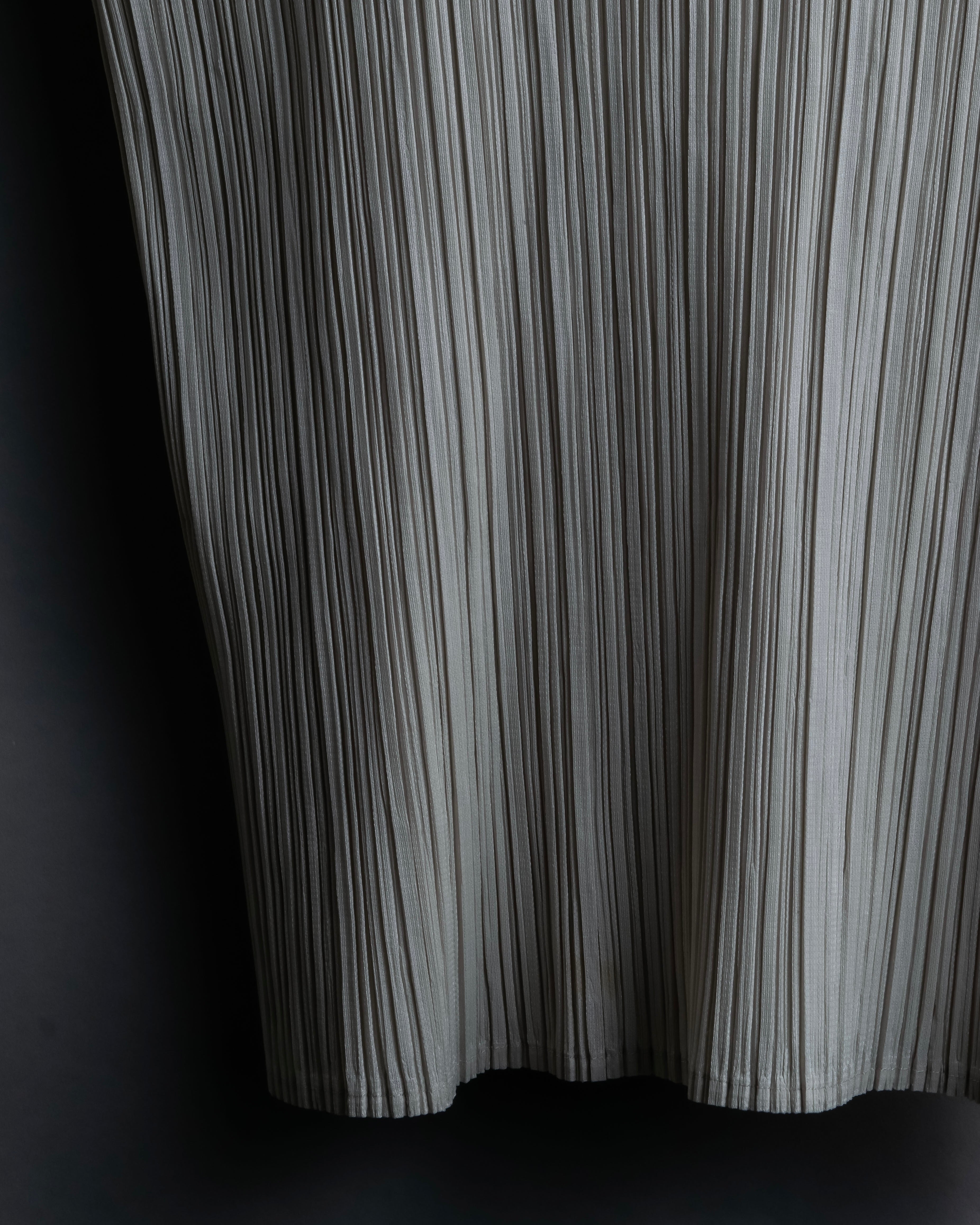 "PLEATS PLEASE ISSEY MIYAKE" Off-white tank top