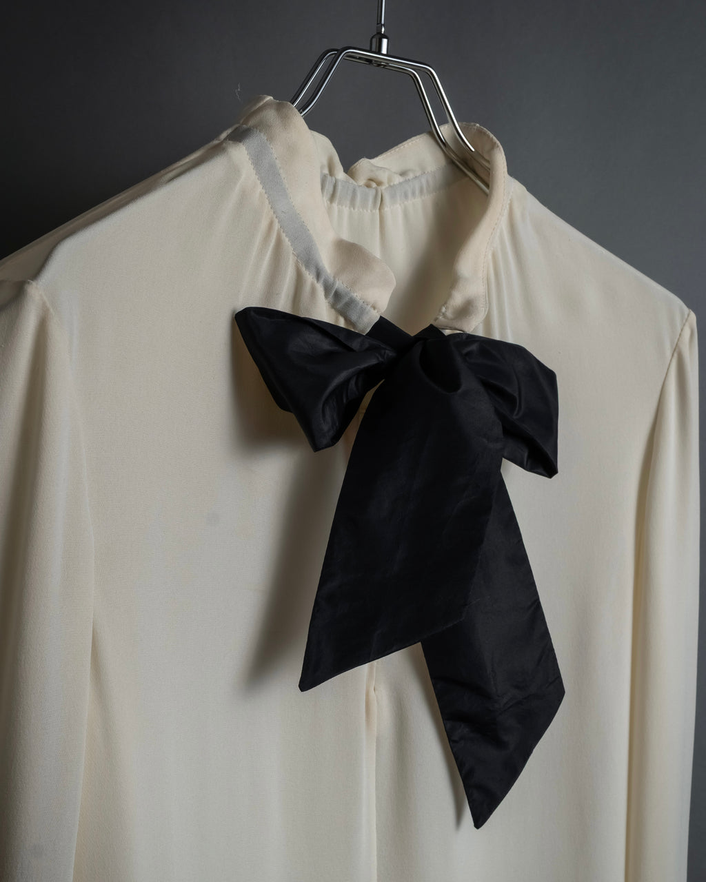 "VALENTINO" Gathered detail ribbon bow tie pullover