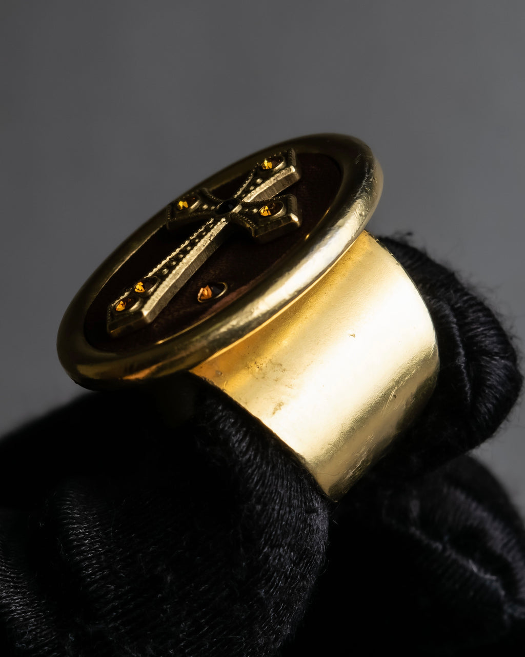 "JEAN PAUL GAULTIER" Cross motif leather panel gold ring