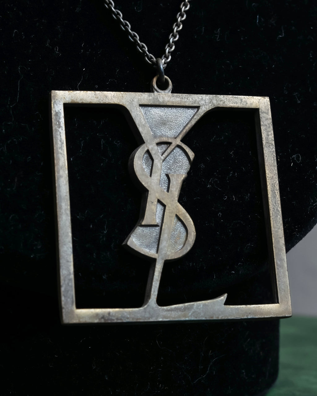 "YVES SAINT LAURENT" Cassandra logo motif silver necklace